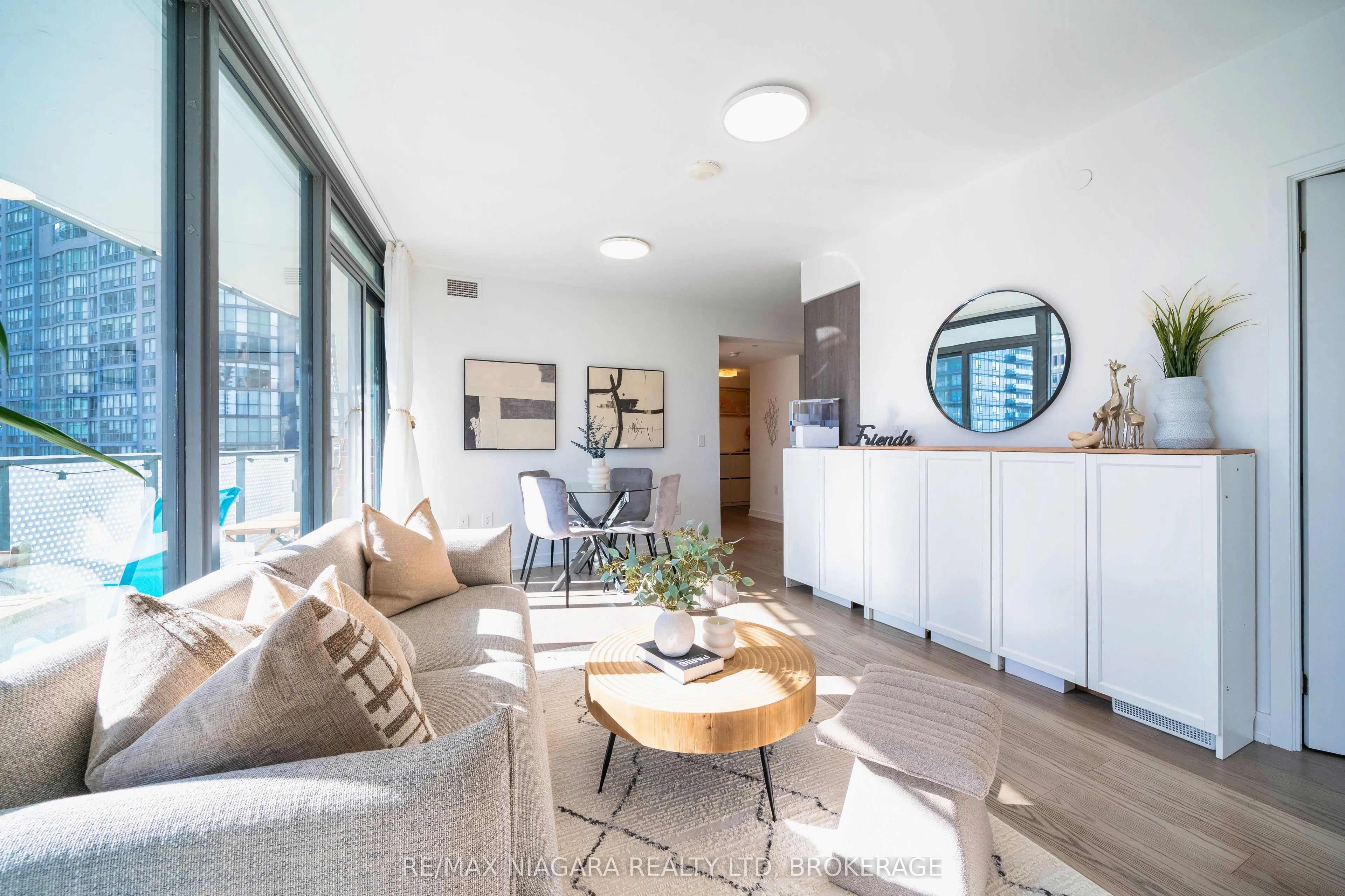11 Wellesley Street W, #1105