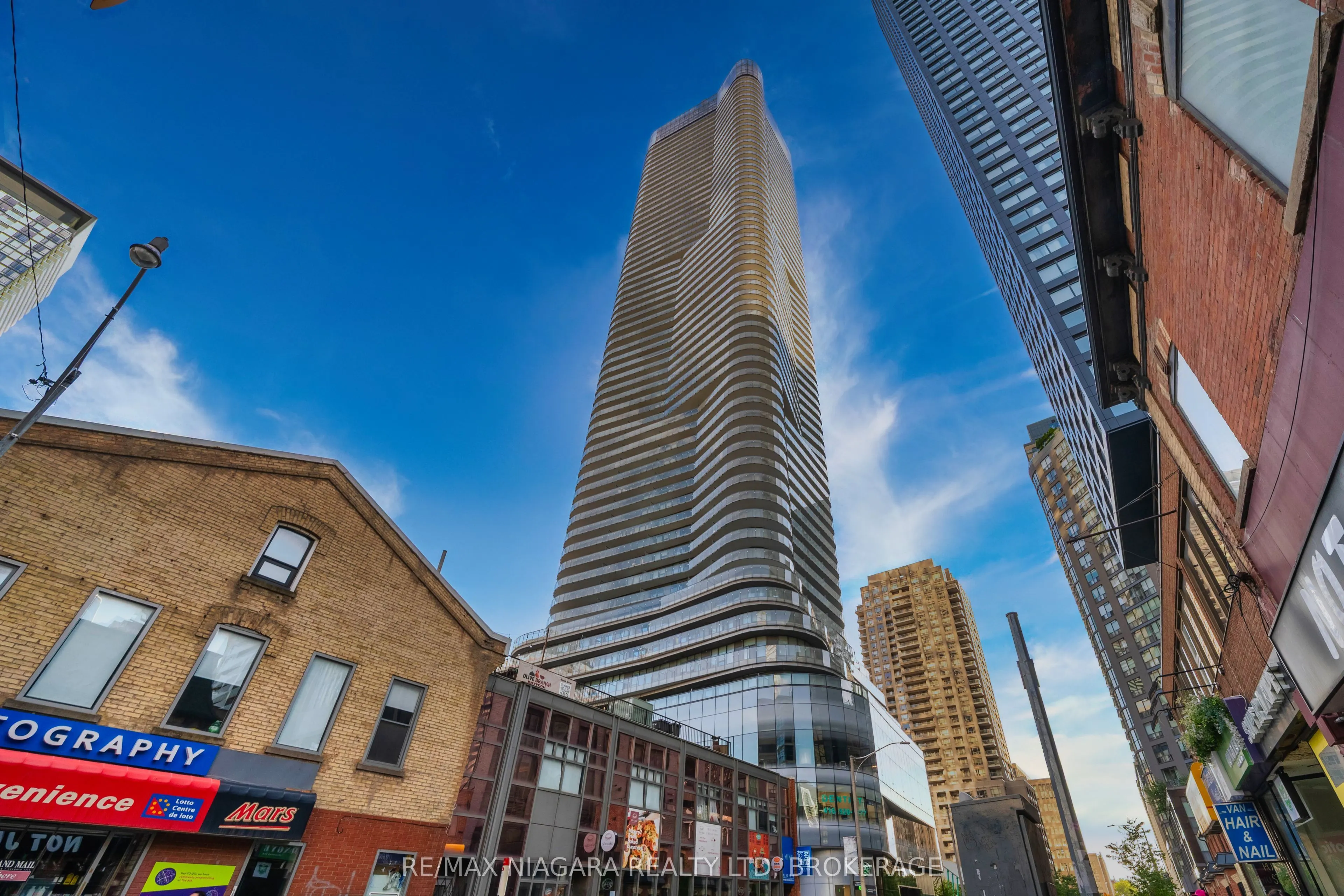 11 Wellesley Street W, #1105