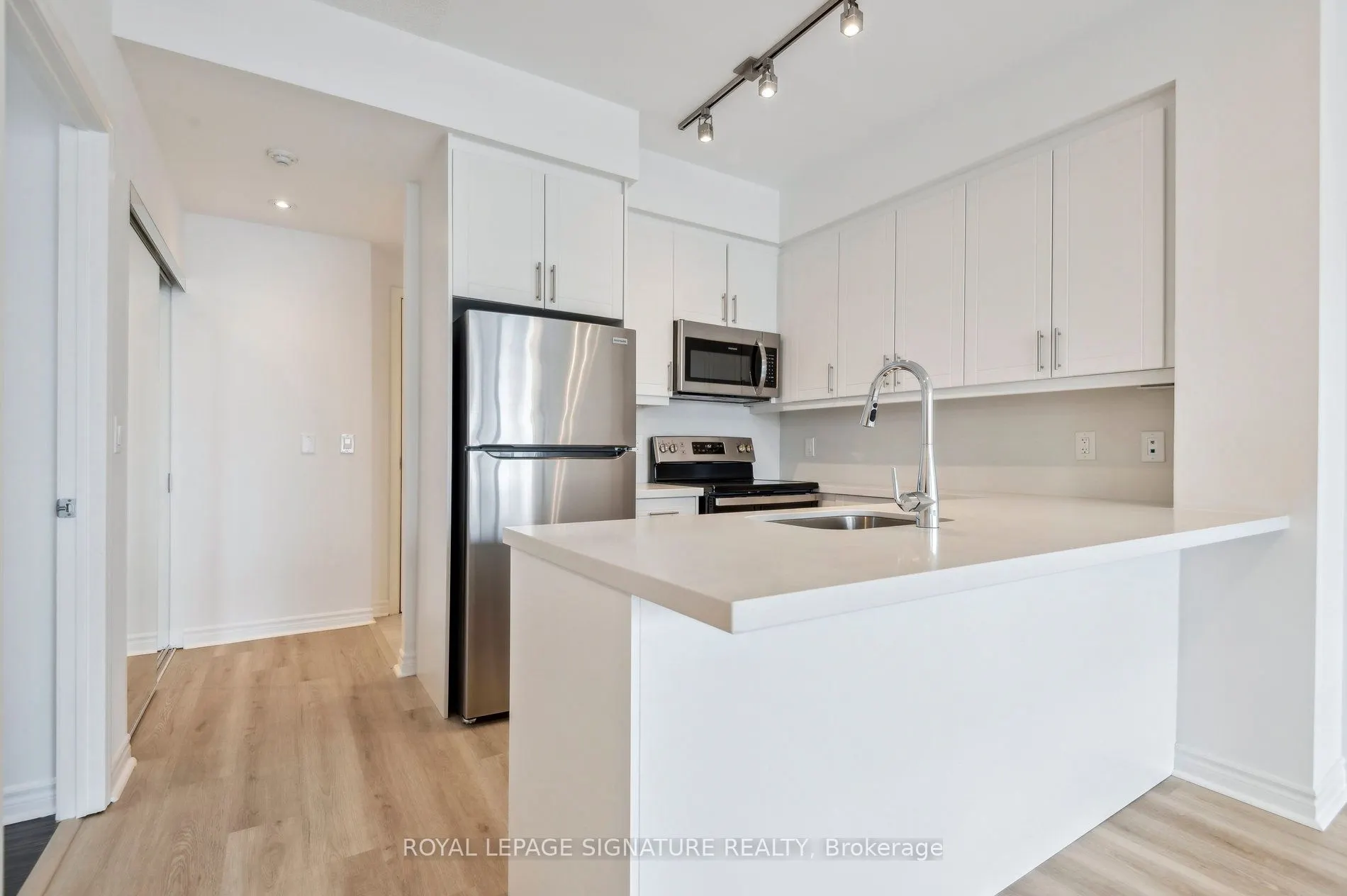 2885 Bayview Avenue, #233
