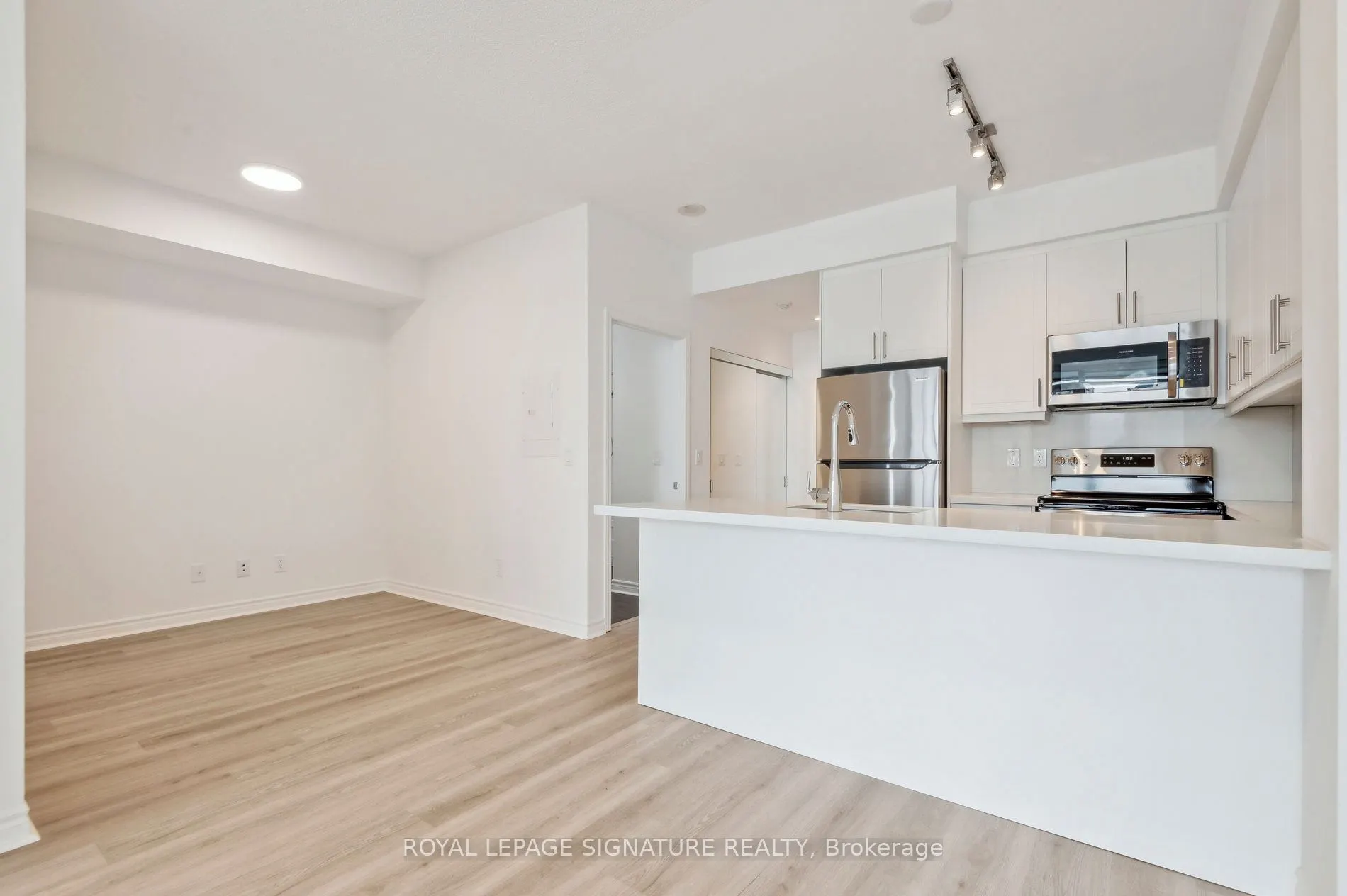 2885 Bayview Avenue, #233