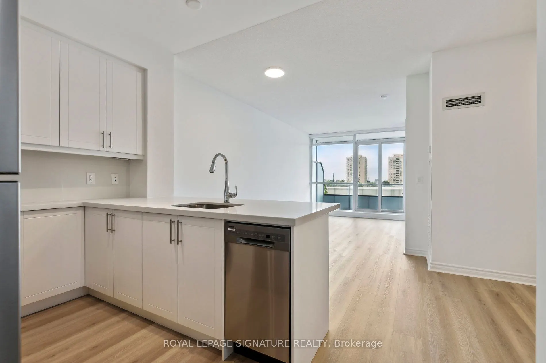 2885 Bayview Avenue, #233