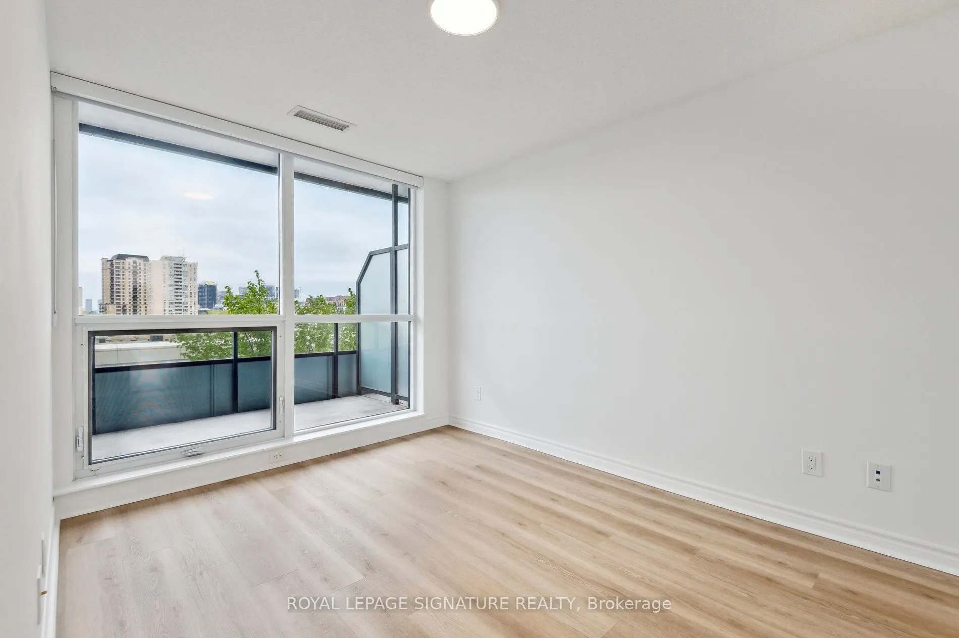 2885 Bayview Avenue, #233