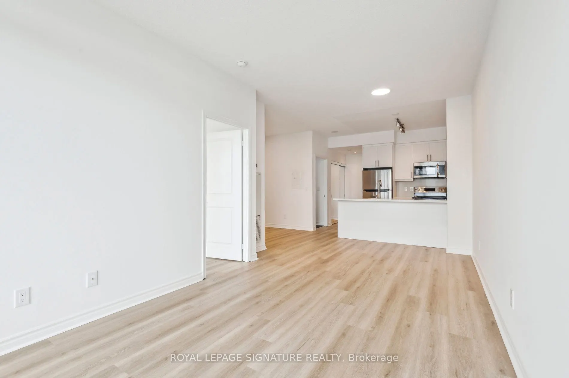 2885 Bayview Avenue, #233