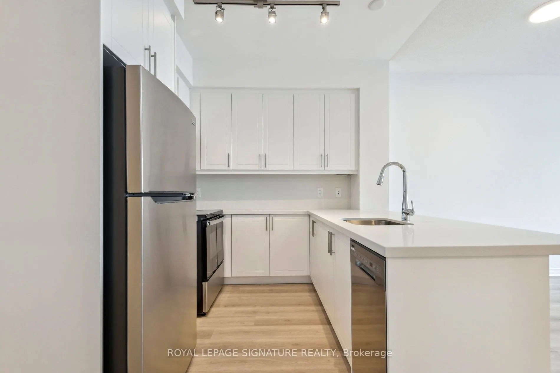 2885 Bayview Avenue, #233