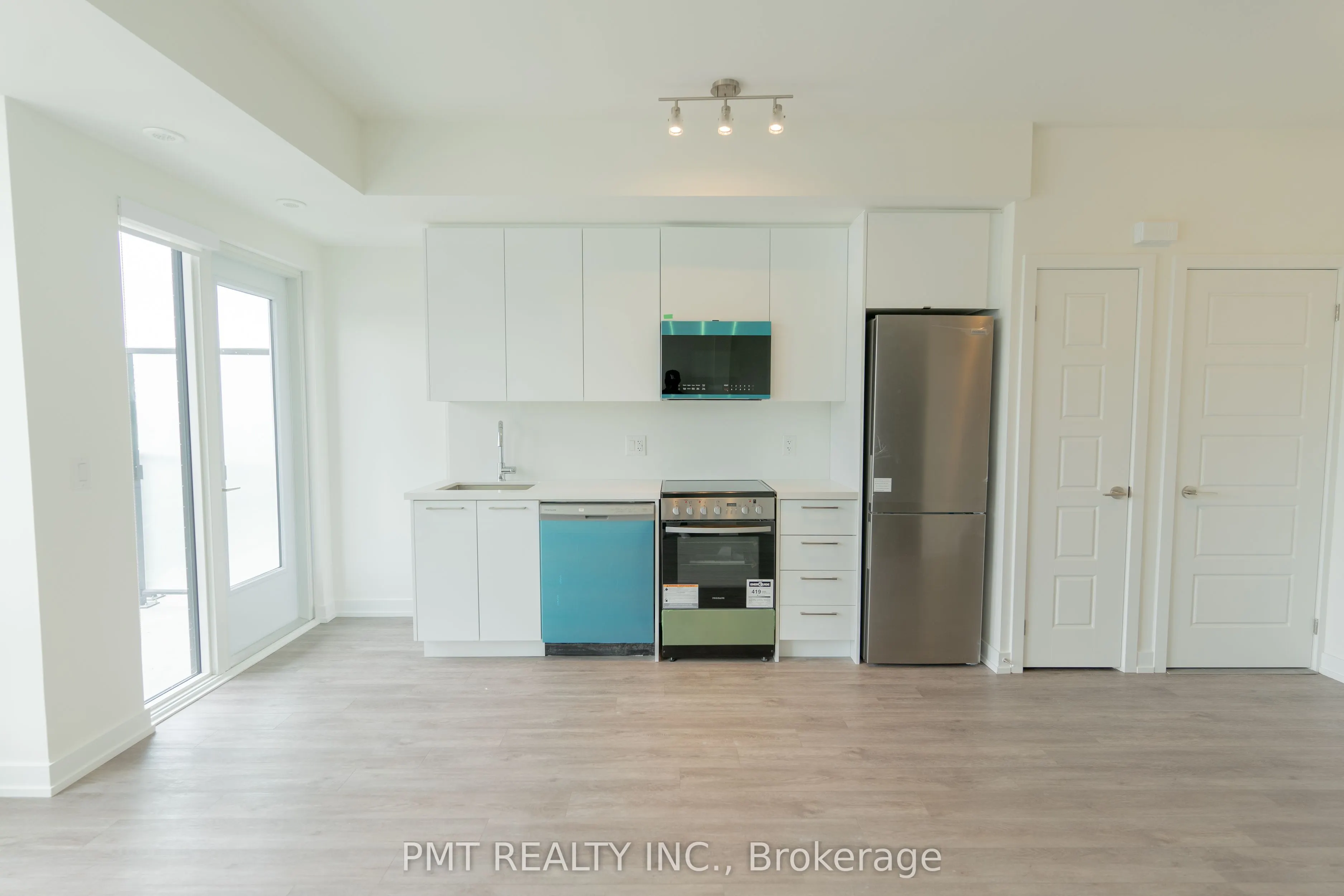 851 Sheppard Avenue W, #37