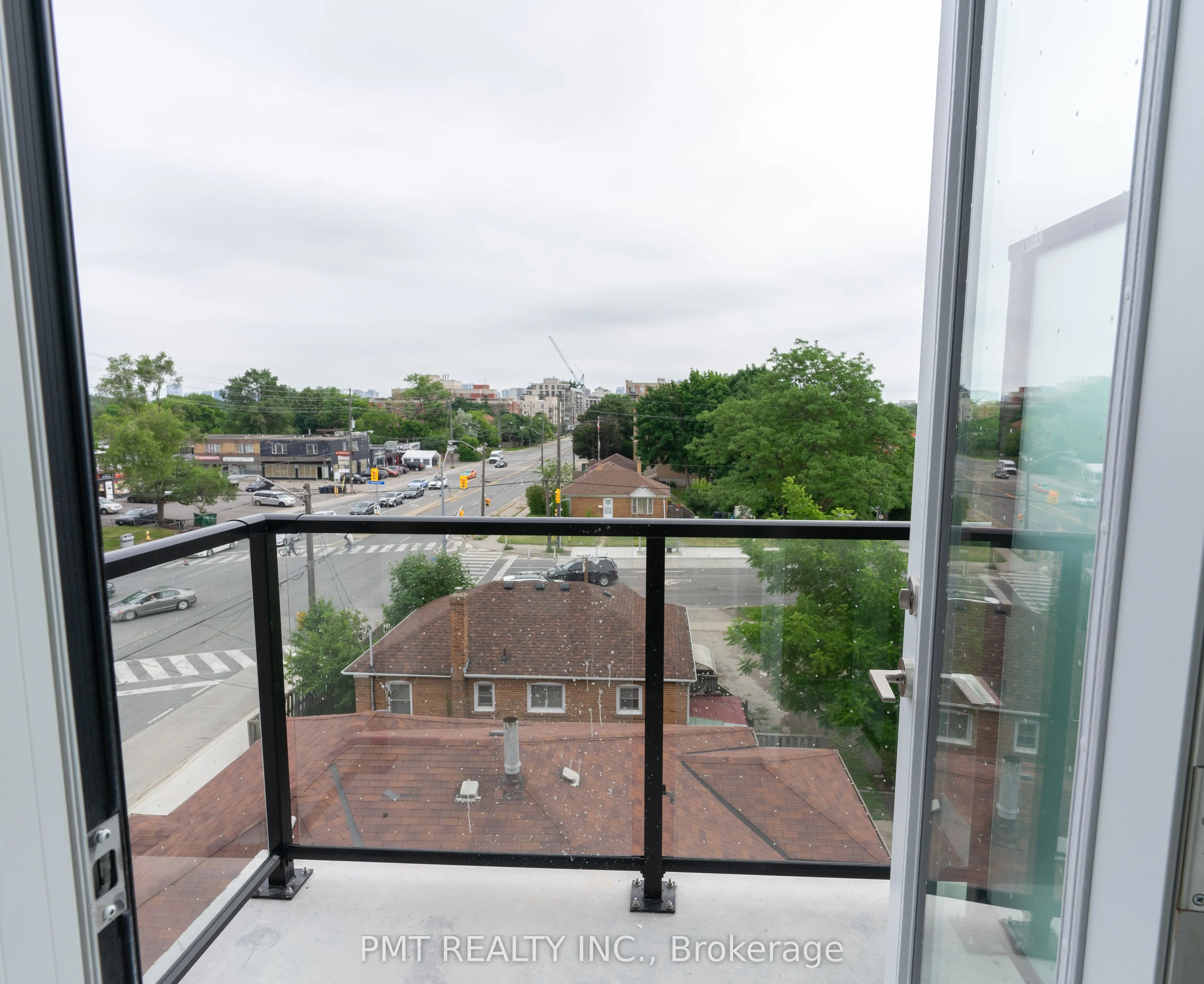851 Sheppard Avenue W, #37