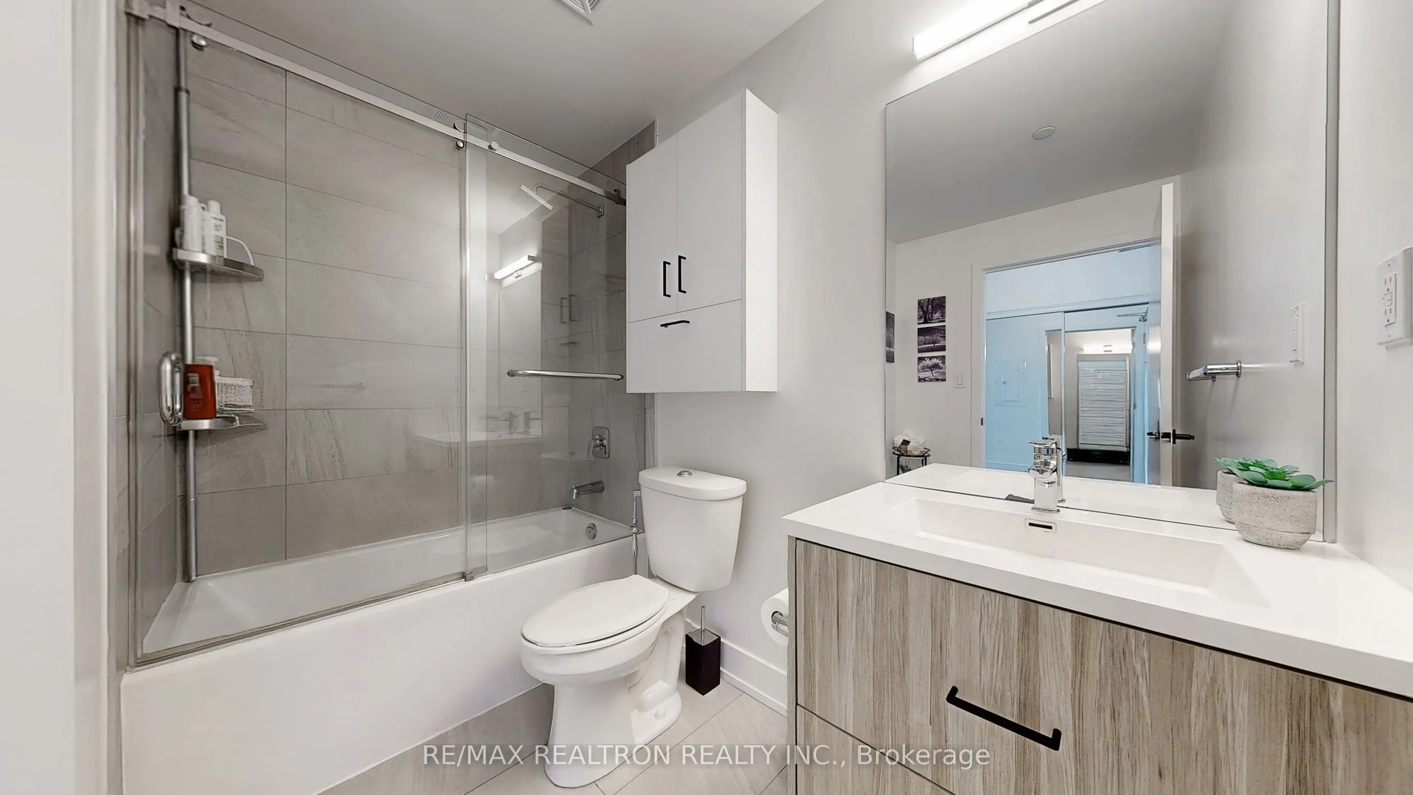 180 Fairview Mall Drive, #1605