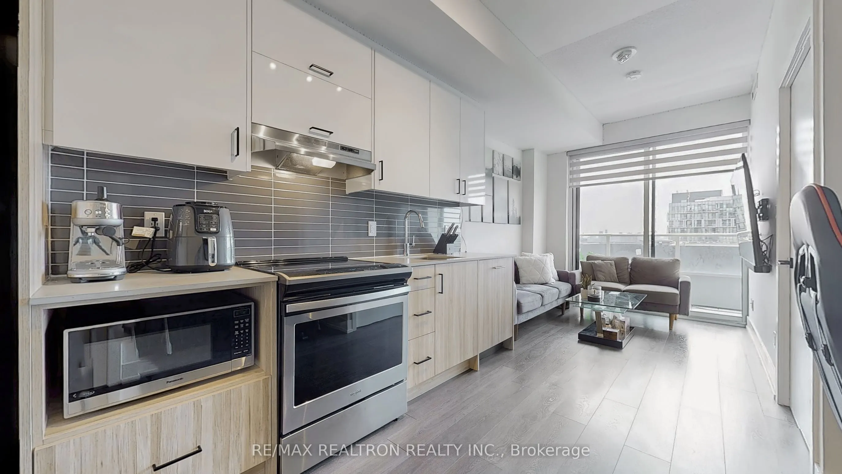 180 Fairview Mall Drive, #1605