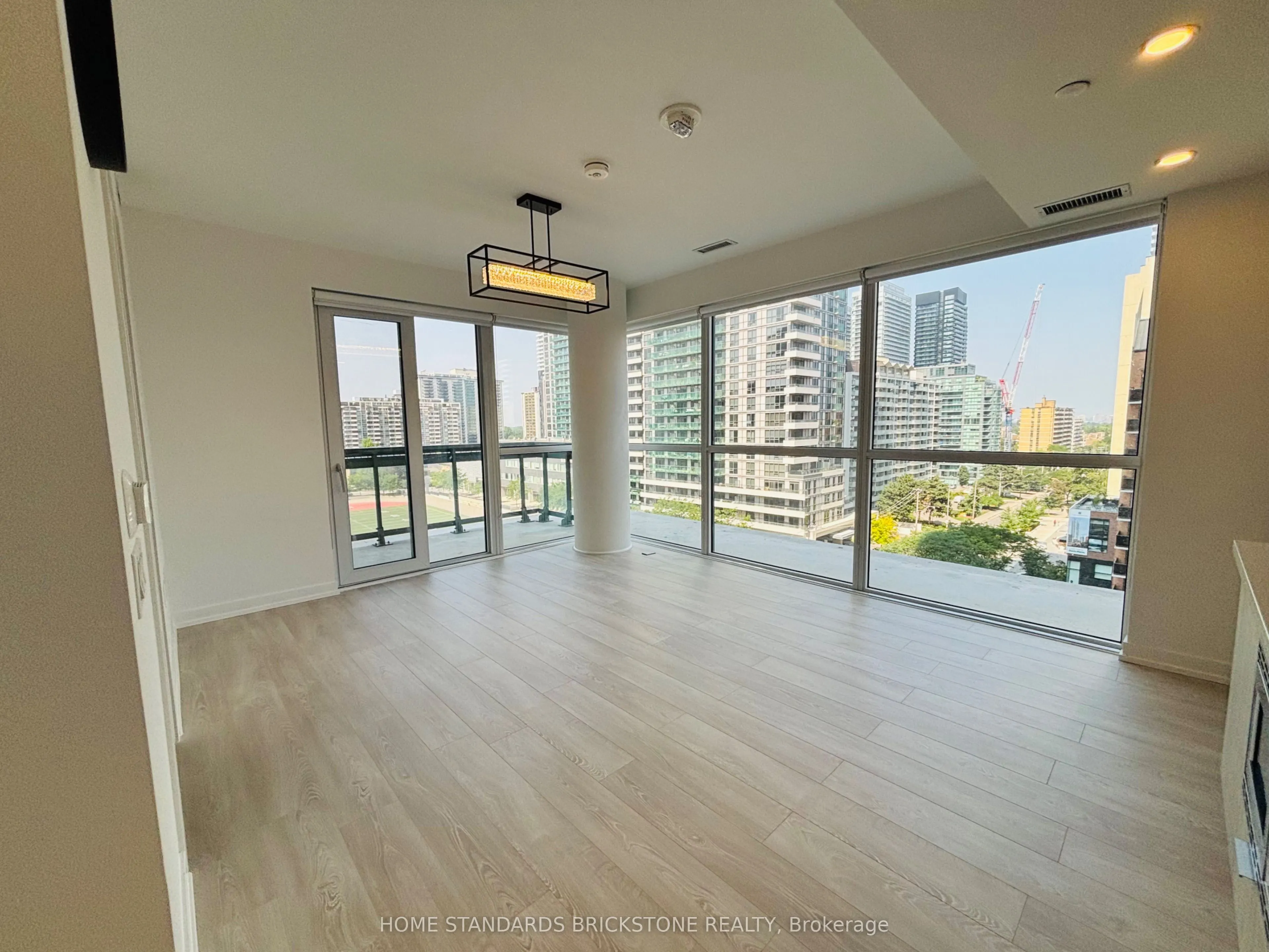 39 Roehampton Avenue, #609