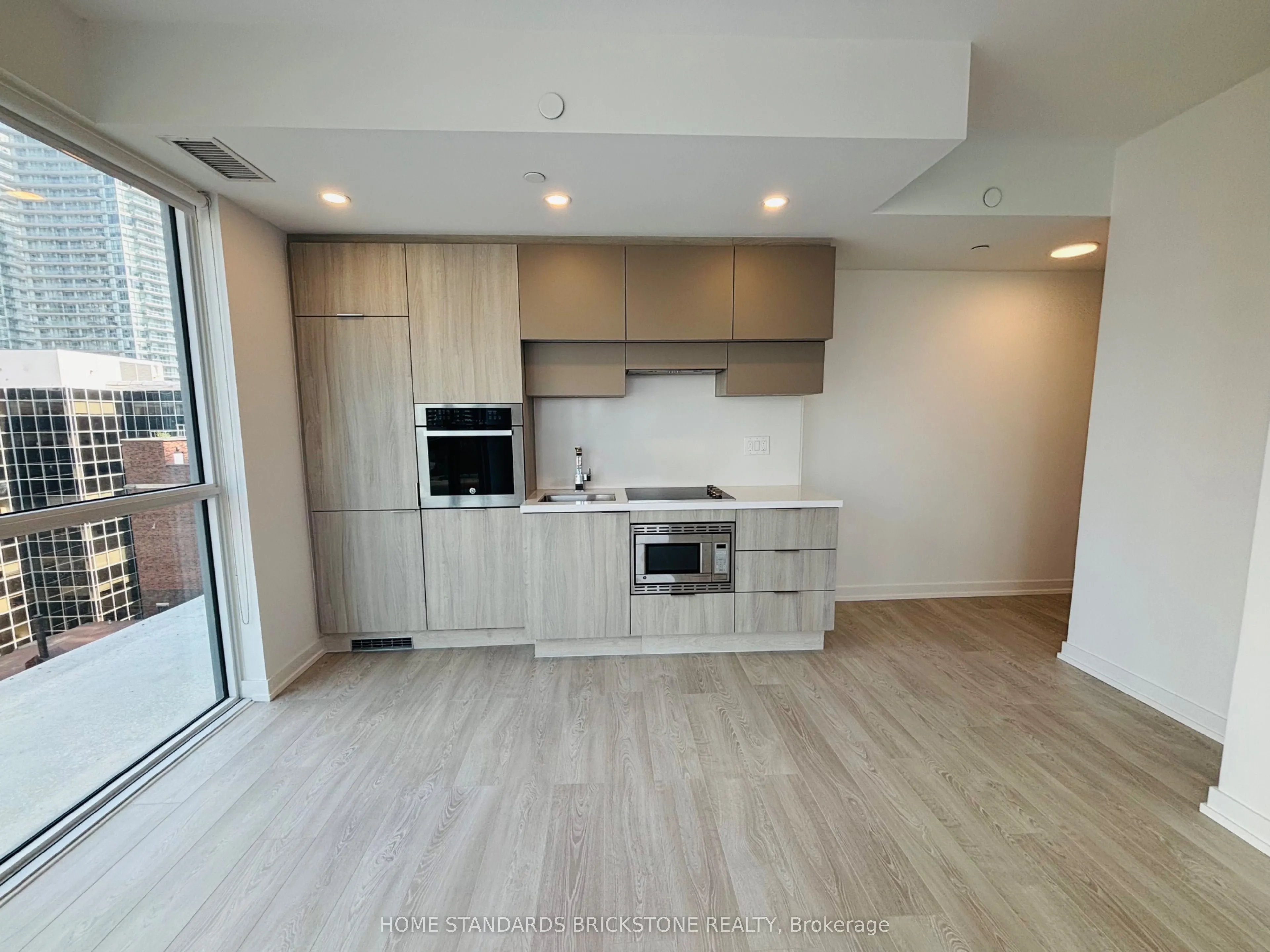 39 Roehampton Avenue, #609