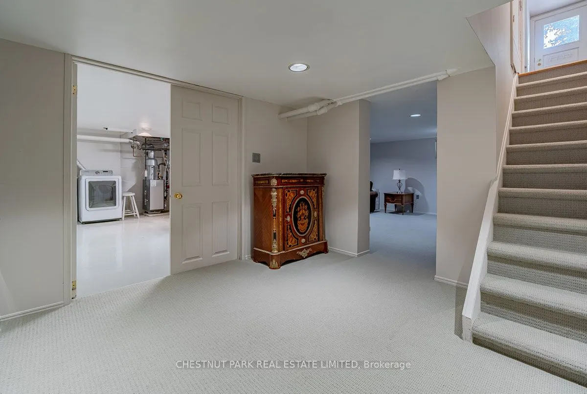 233 Yonge Boulevard