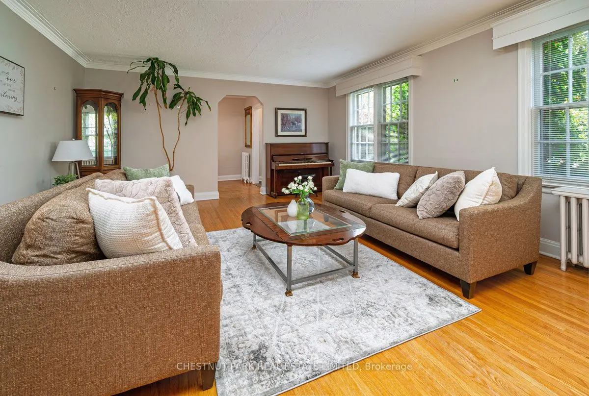 233 Yonge Boulevard