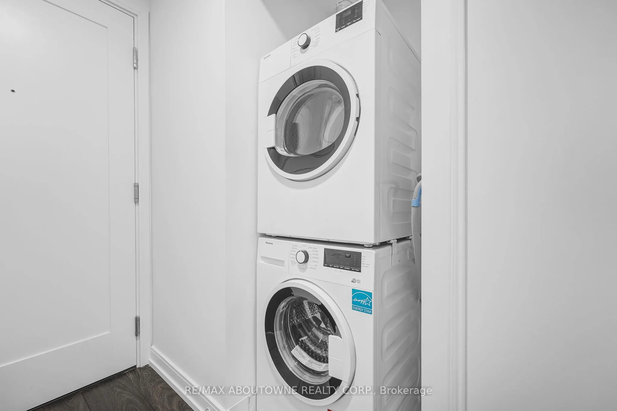 3 Gloucester Street, #1802