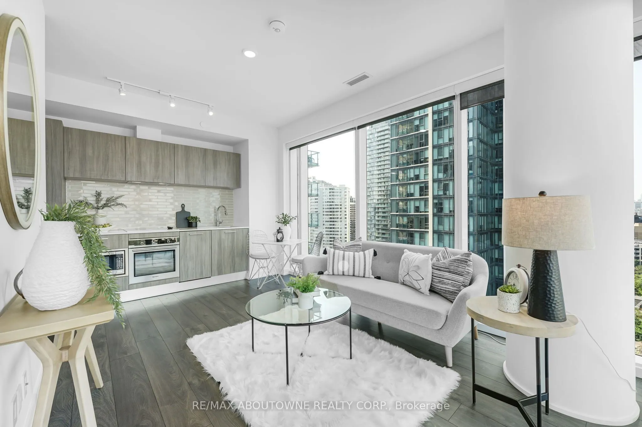 3 Gloucester Street, #1802