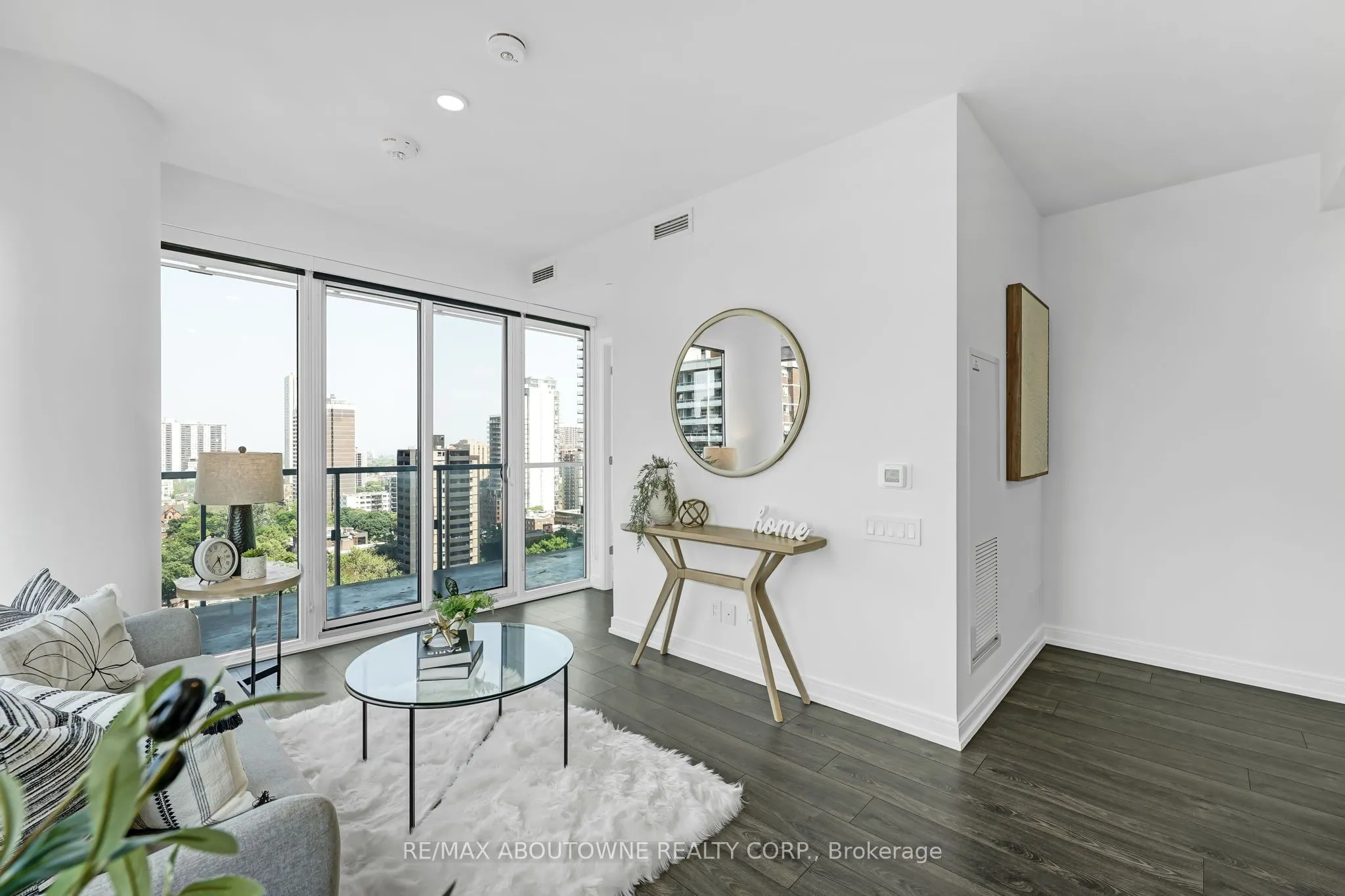 3 Gloucester Street, #1802