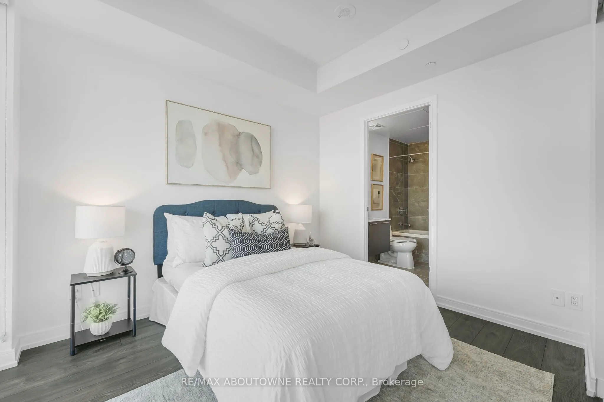 3 Gloucester Street, #1802