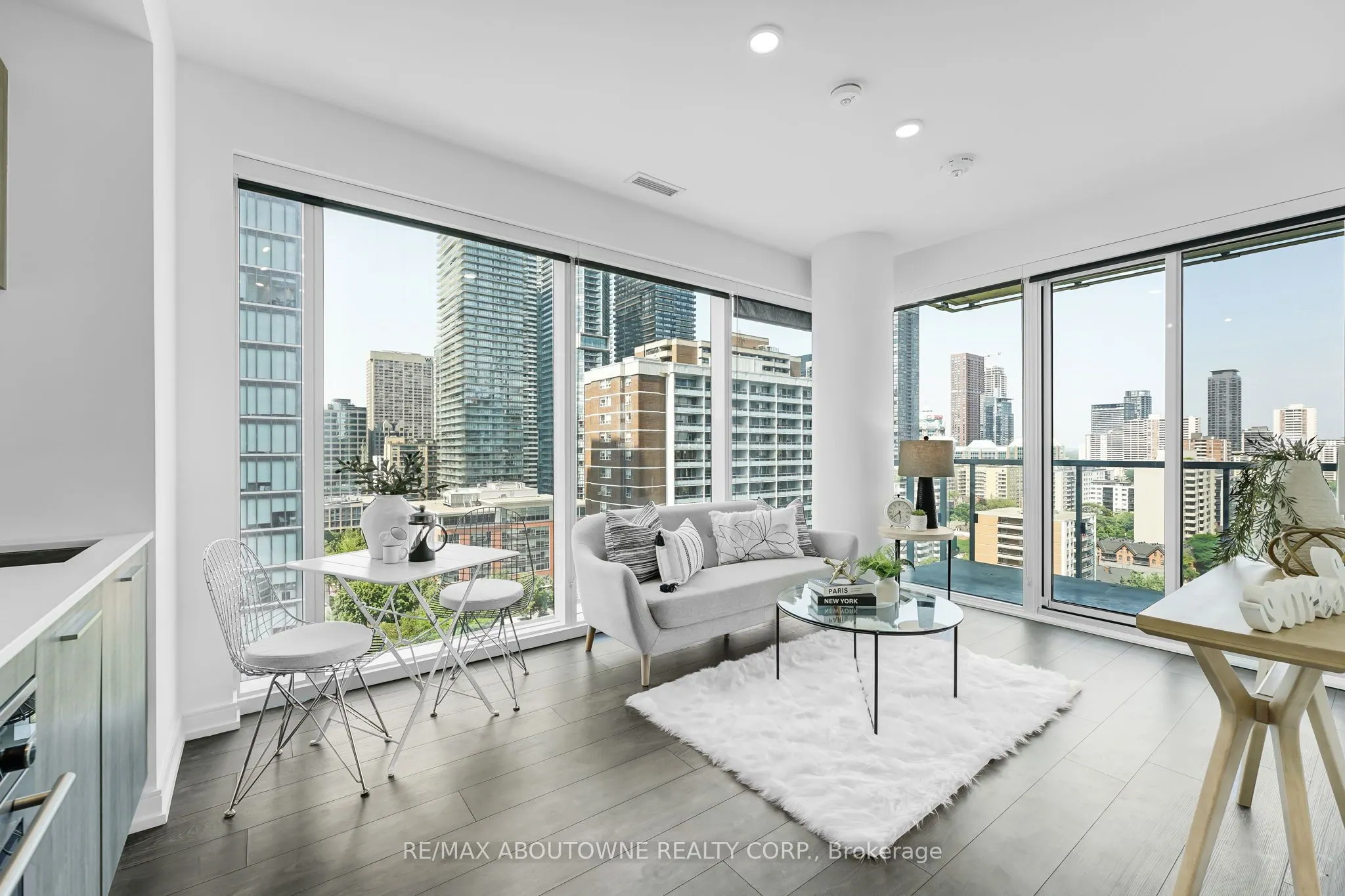 3 Gloucester Street, #1802
