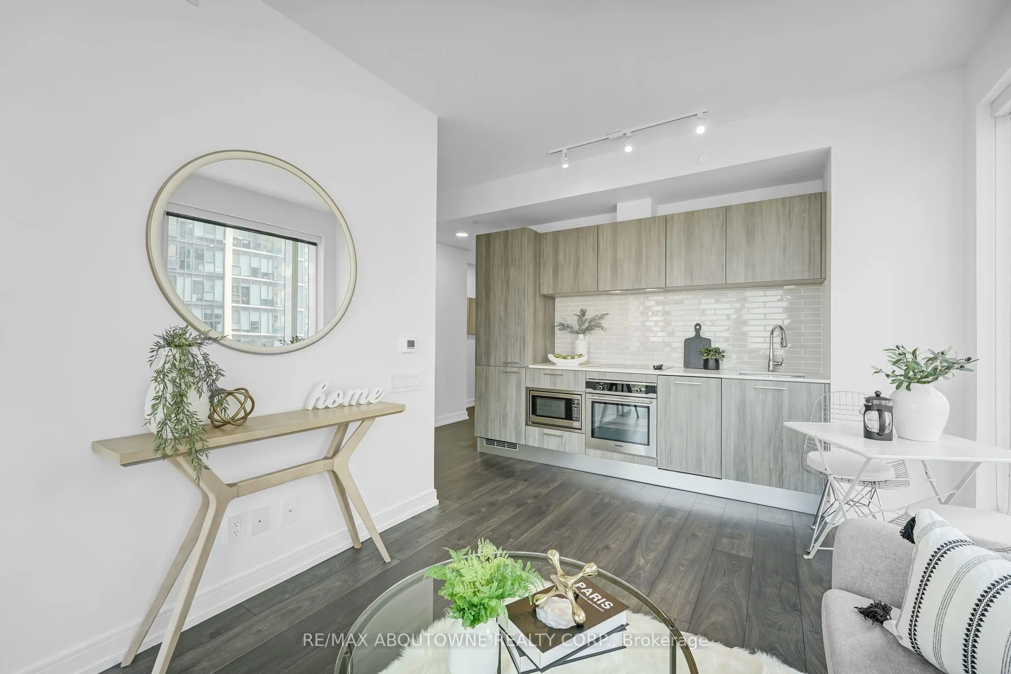 3 Gloucester Street, #1802