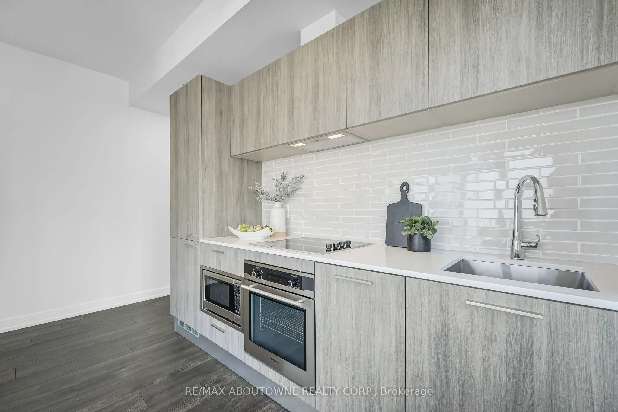 3 Gloucester Street, #1802
