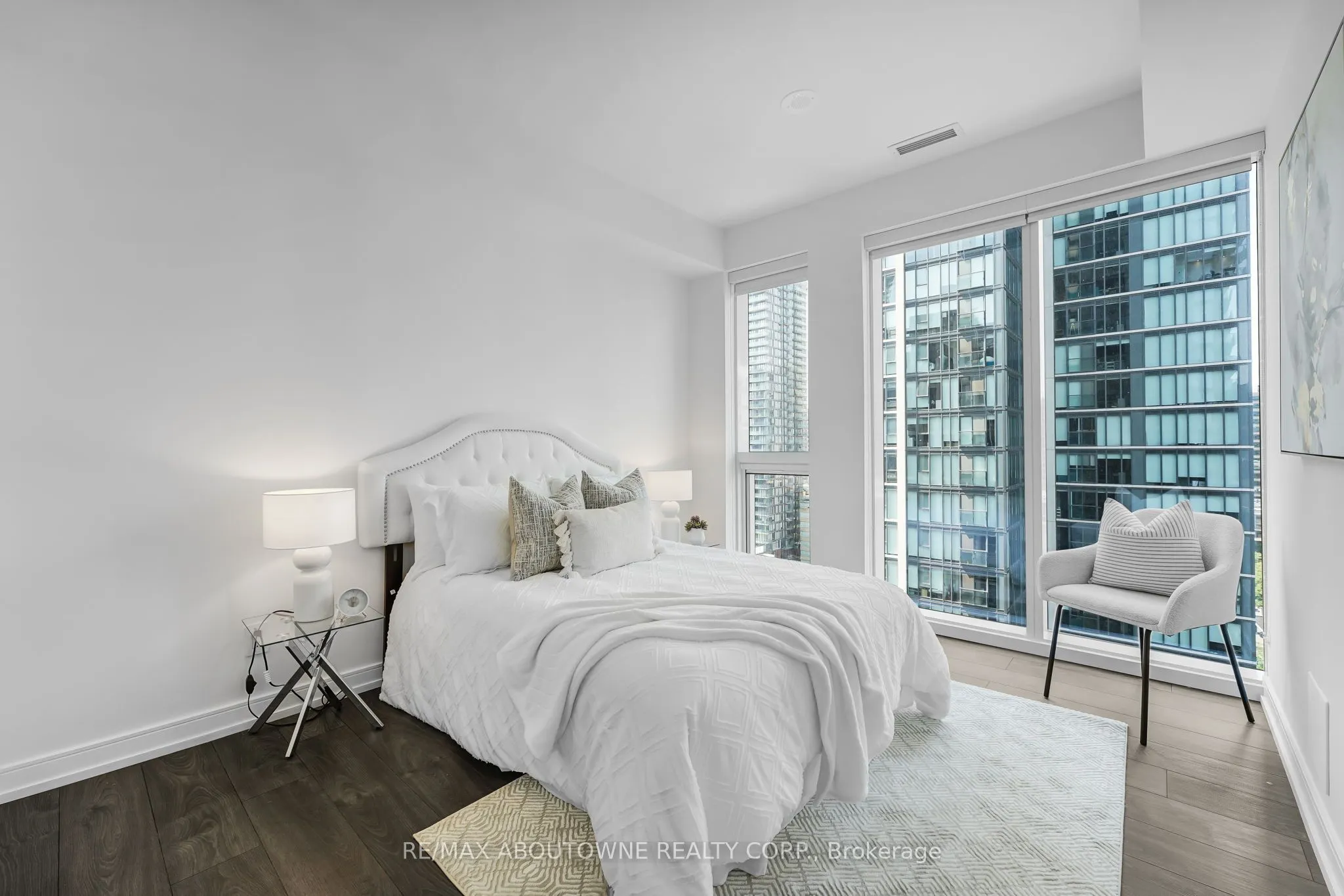 3 Gloucester Street, #1802