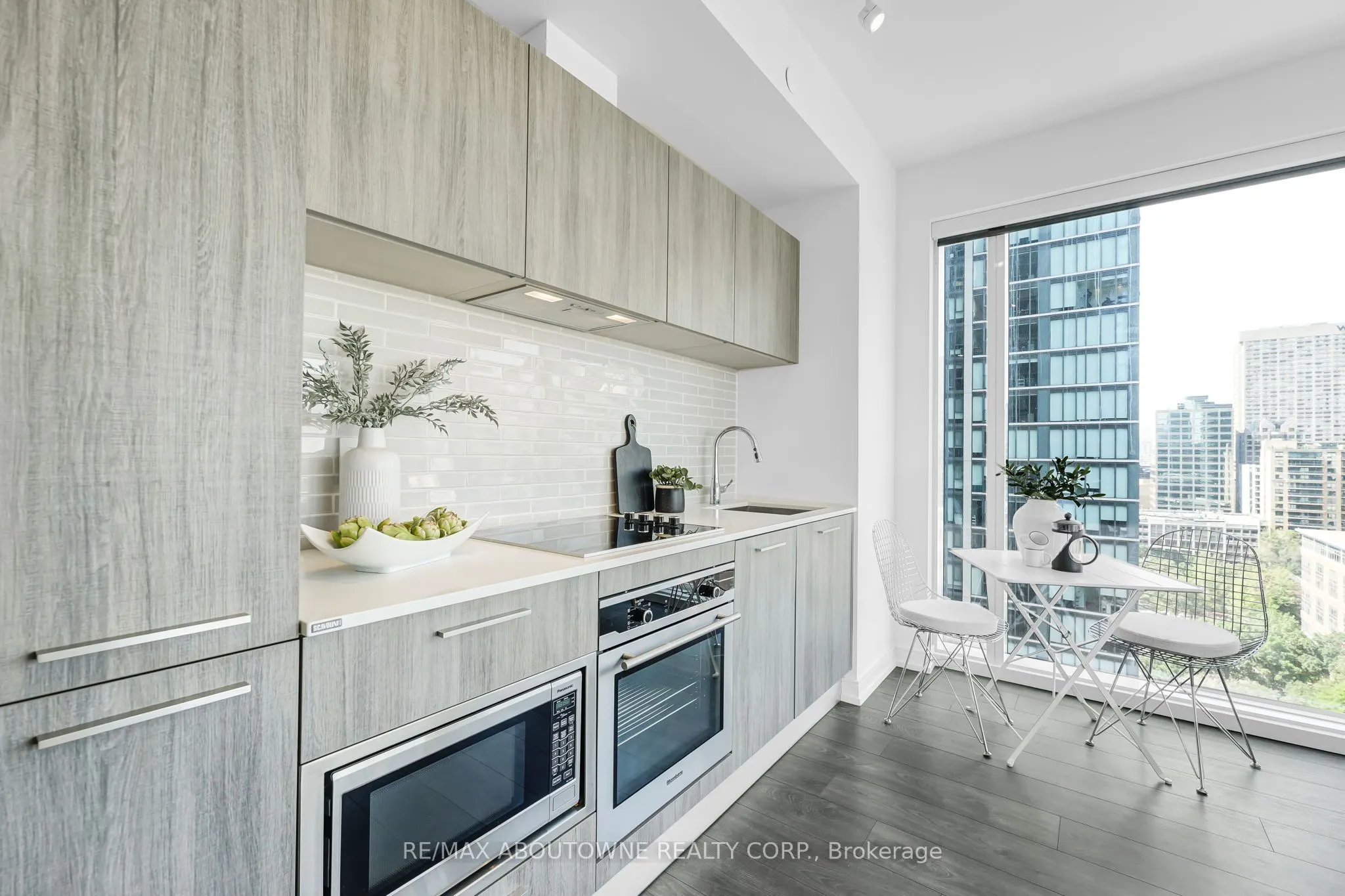3 Gloucester Street, #1802