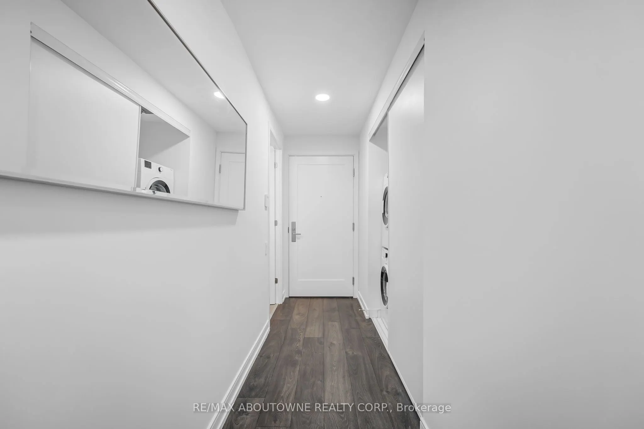 3 Gloucester Street, #1802