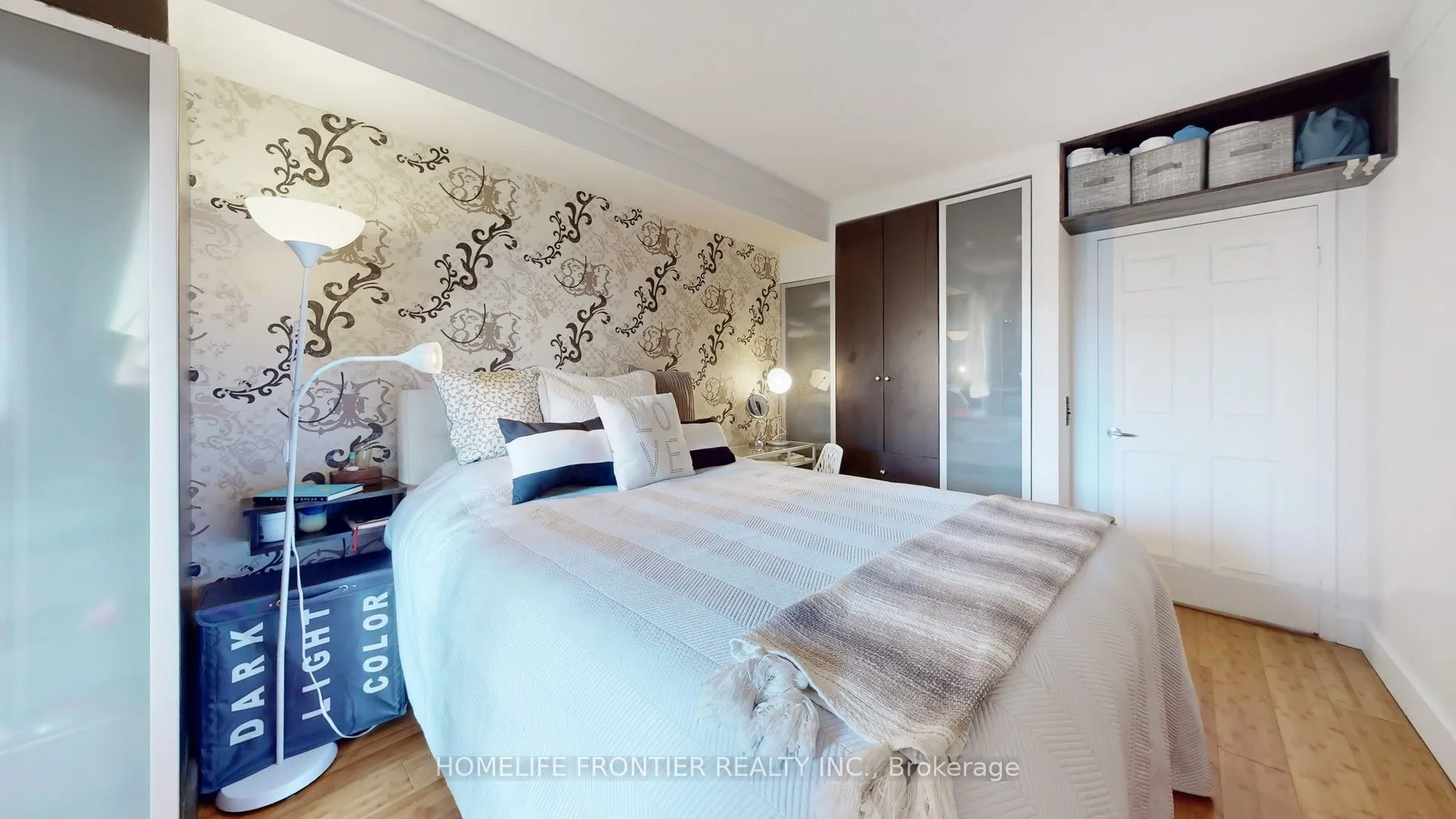 284 Bloor Street, #806