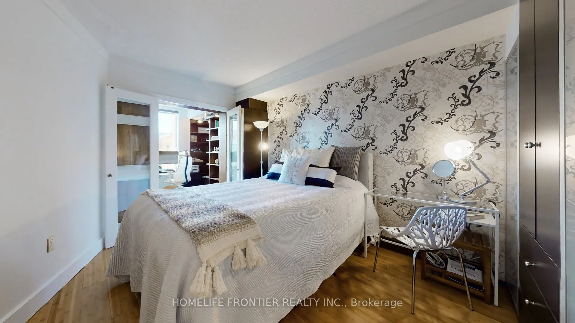 284 Bloor Street, #806