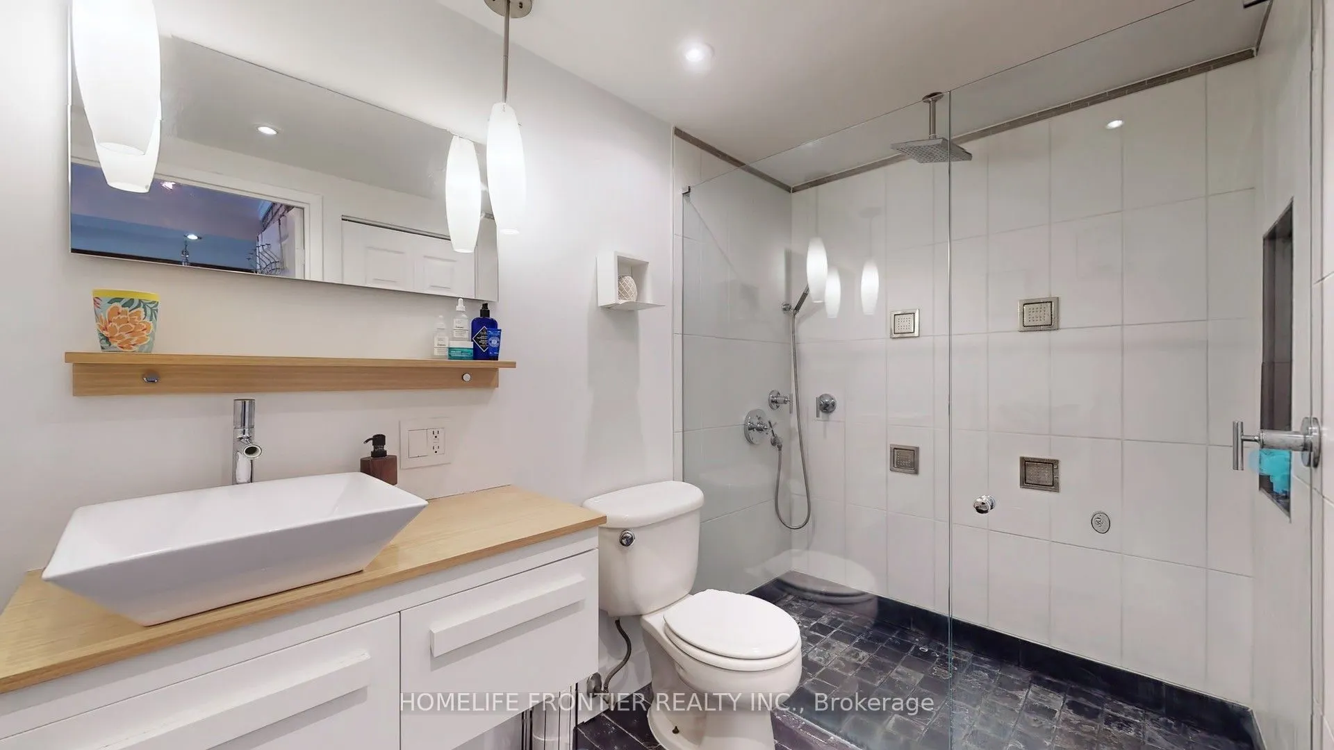 284 Bloor Street, #806