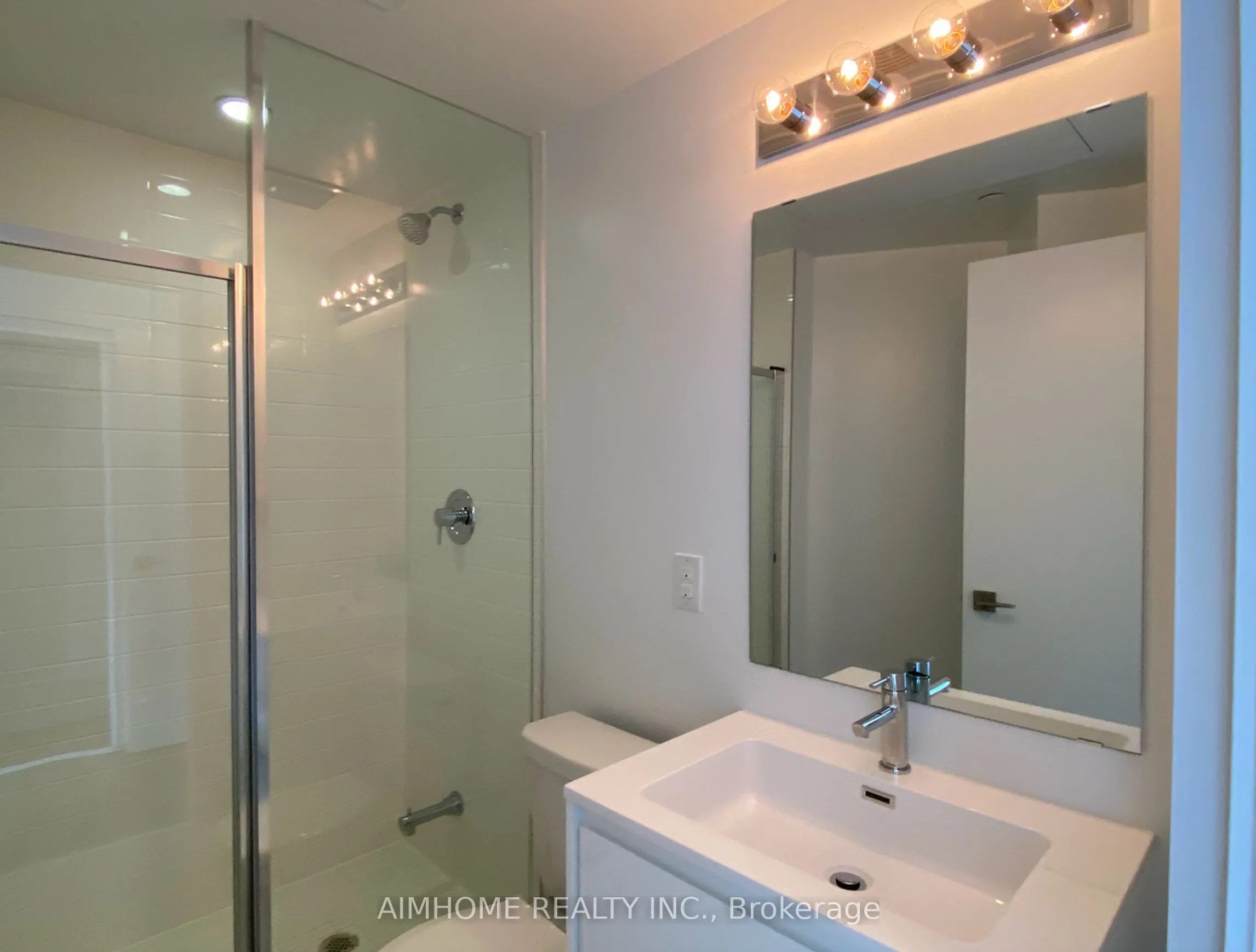 159 Wellesley Street E, #704