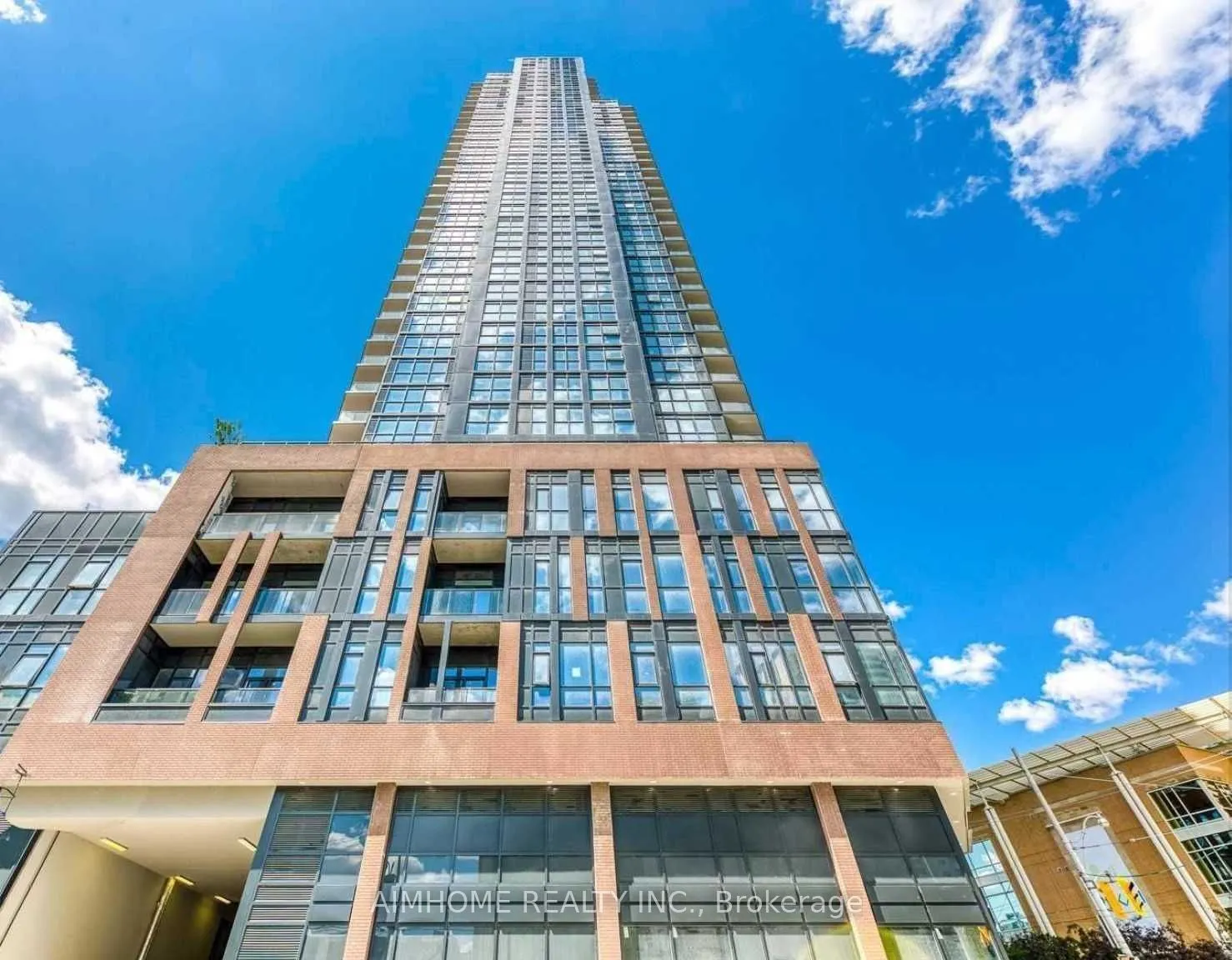 159 Wellesley Street E, #704