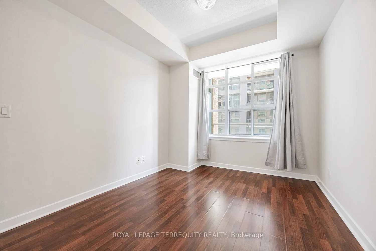 438 Richmond Street W, #722