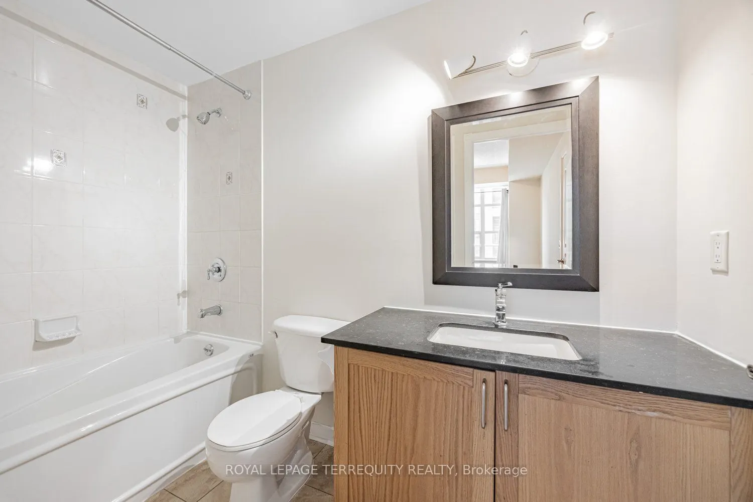 438 Richmond Street W, #722