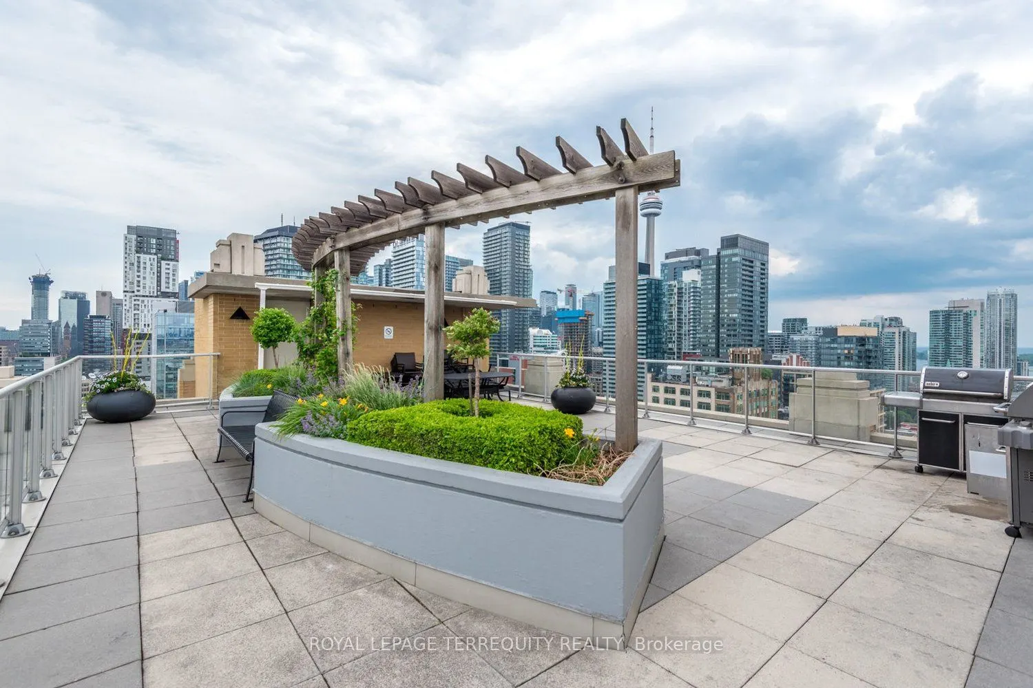 438 Richmond Street W, #722