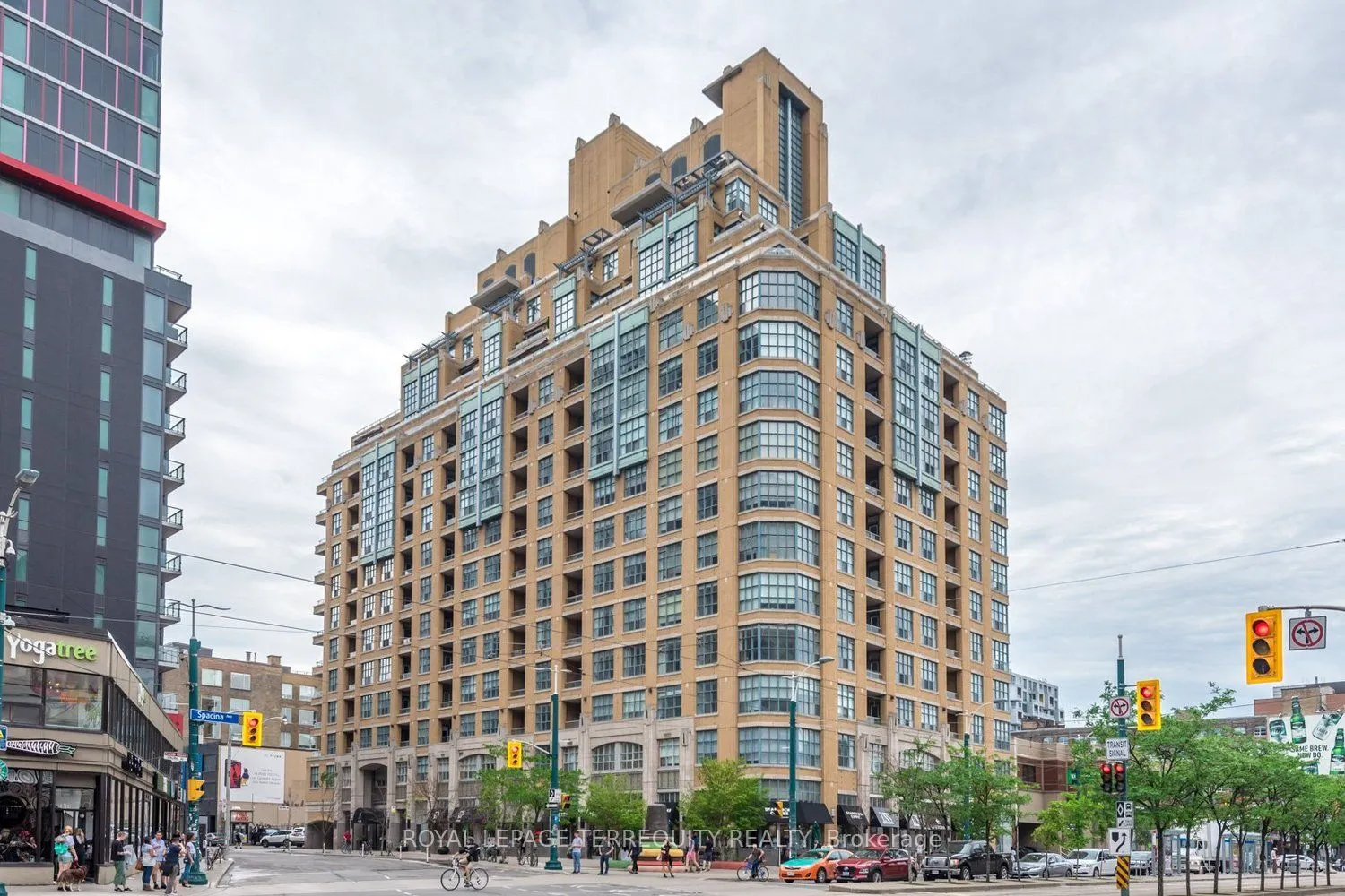 438 Richmond Street W, #722