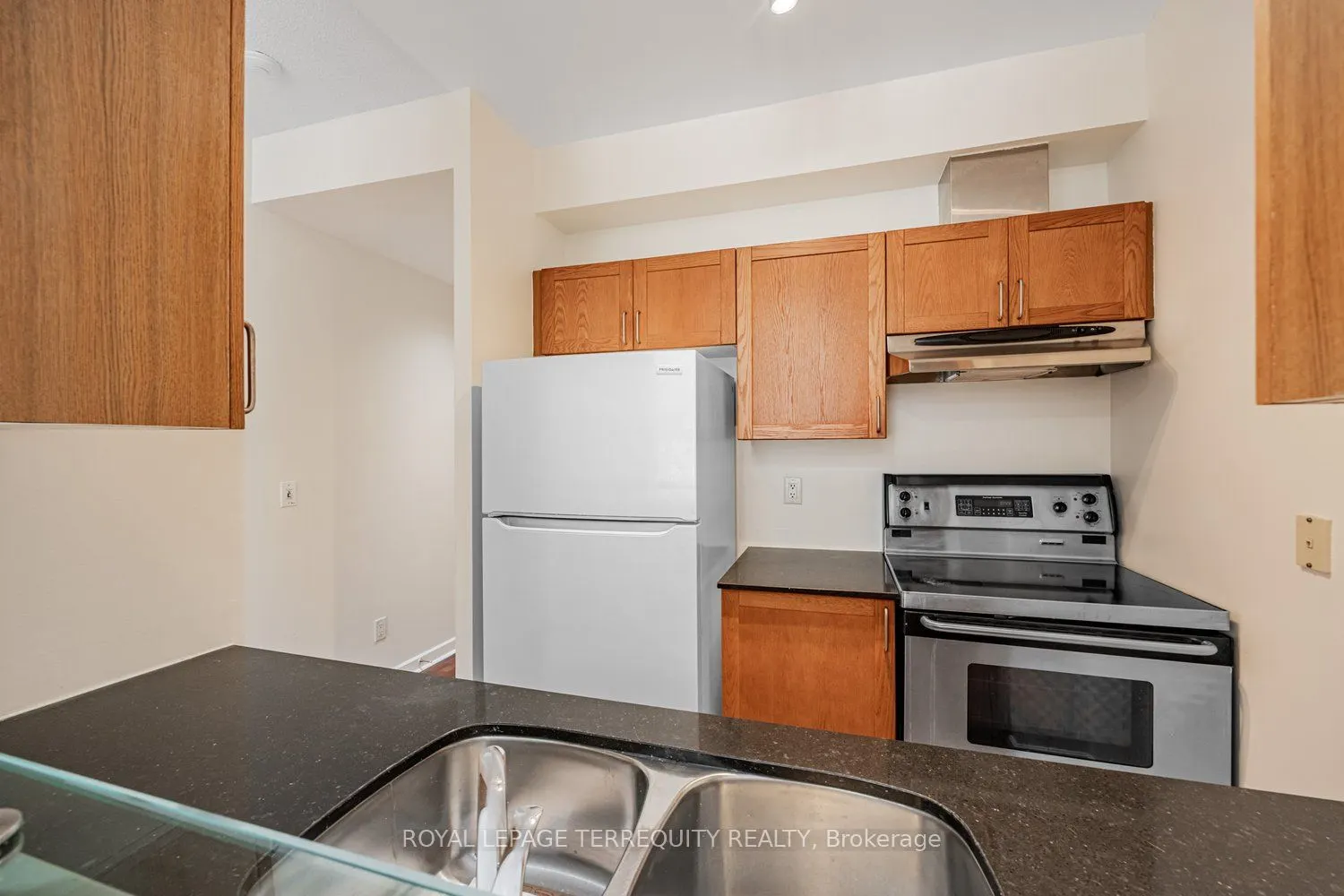 438 Richmond Street W, #722