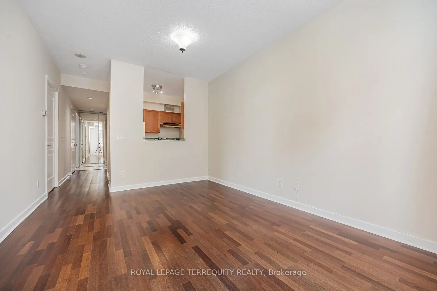438 Richmond Street W, #722