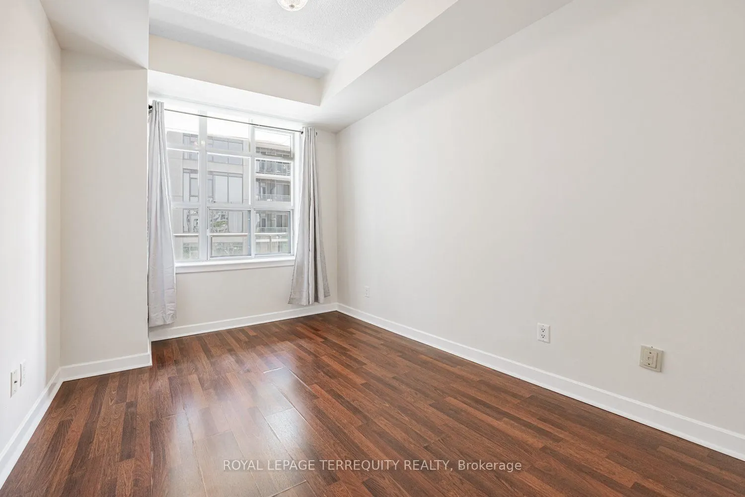 438 Richmond Street W, #722