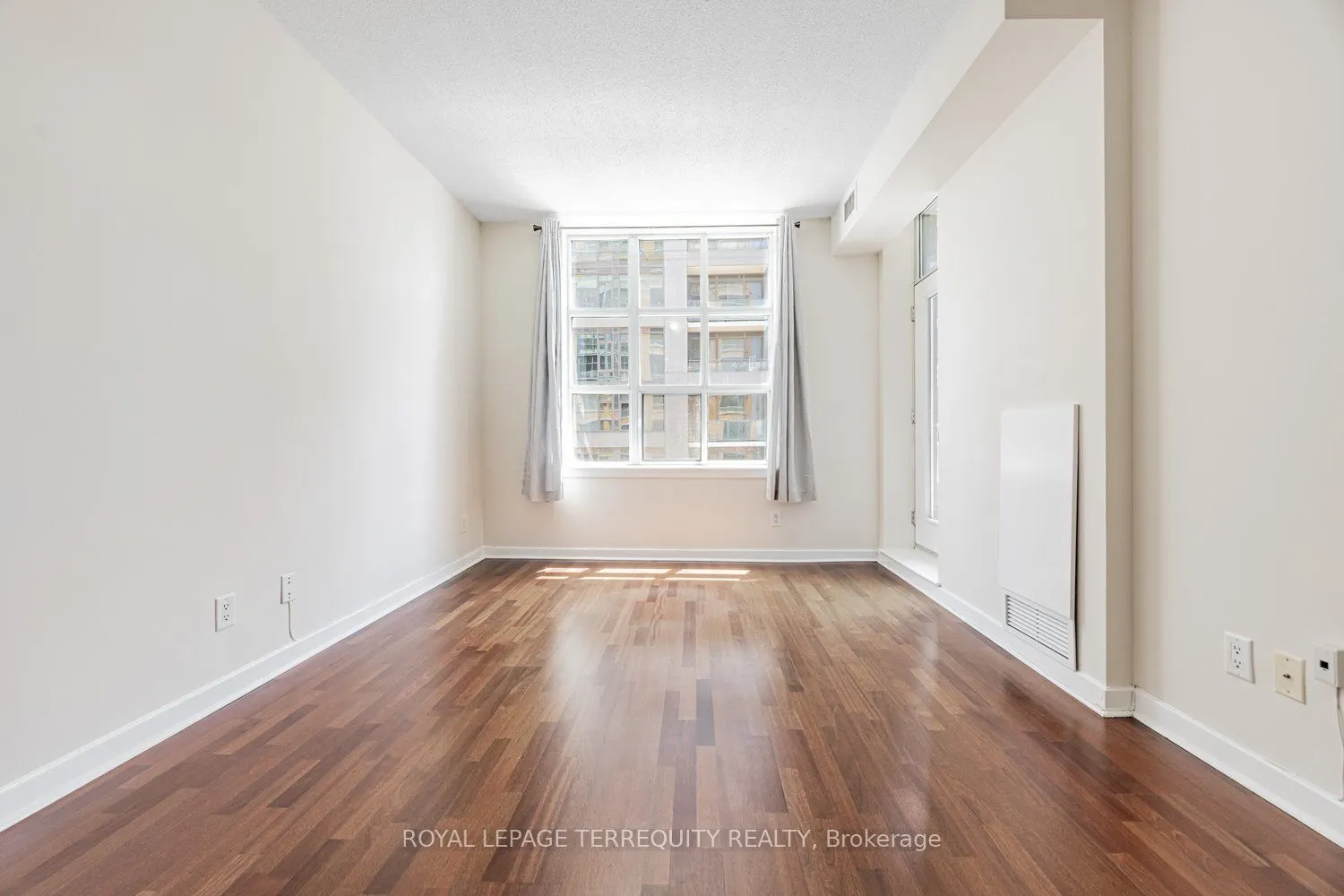 438 Richmond Street W, #722