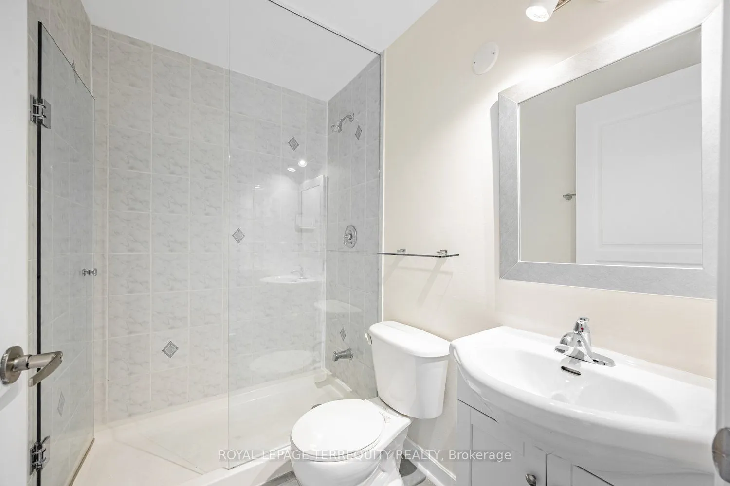 438 Richmond Street W, #722