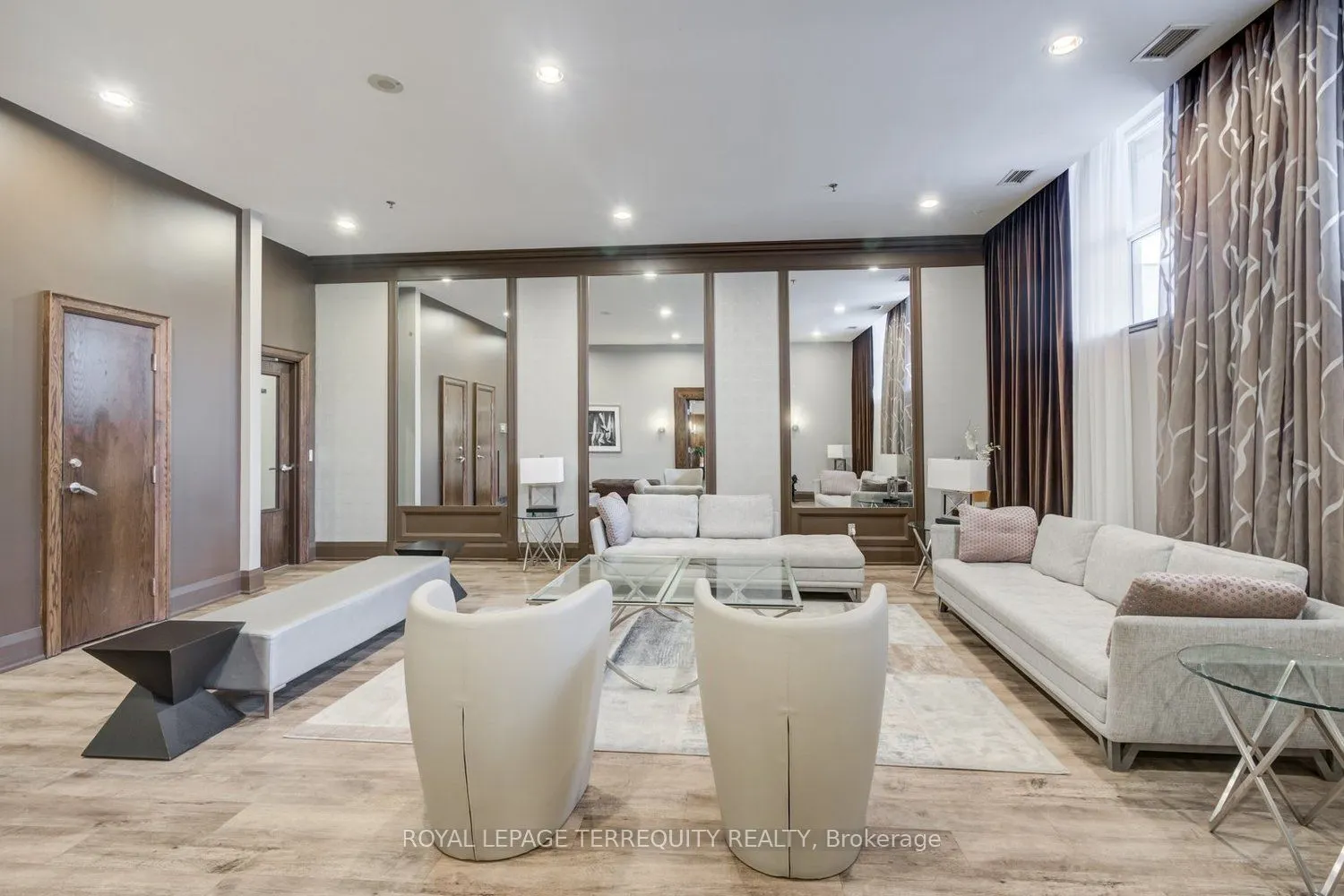 438 Richmond Street W, #722
