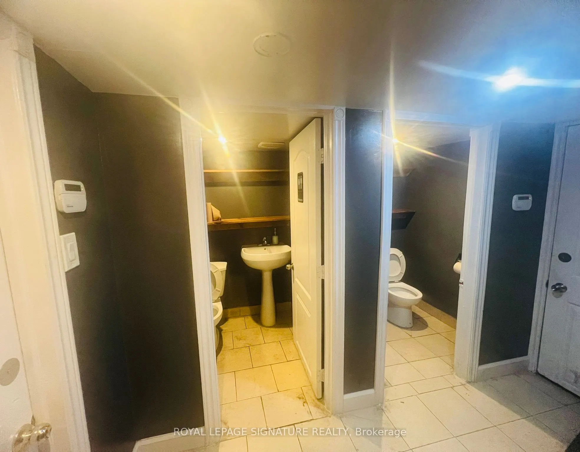 761 Dundas Street W