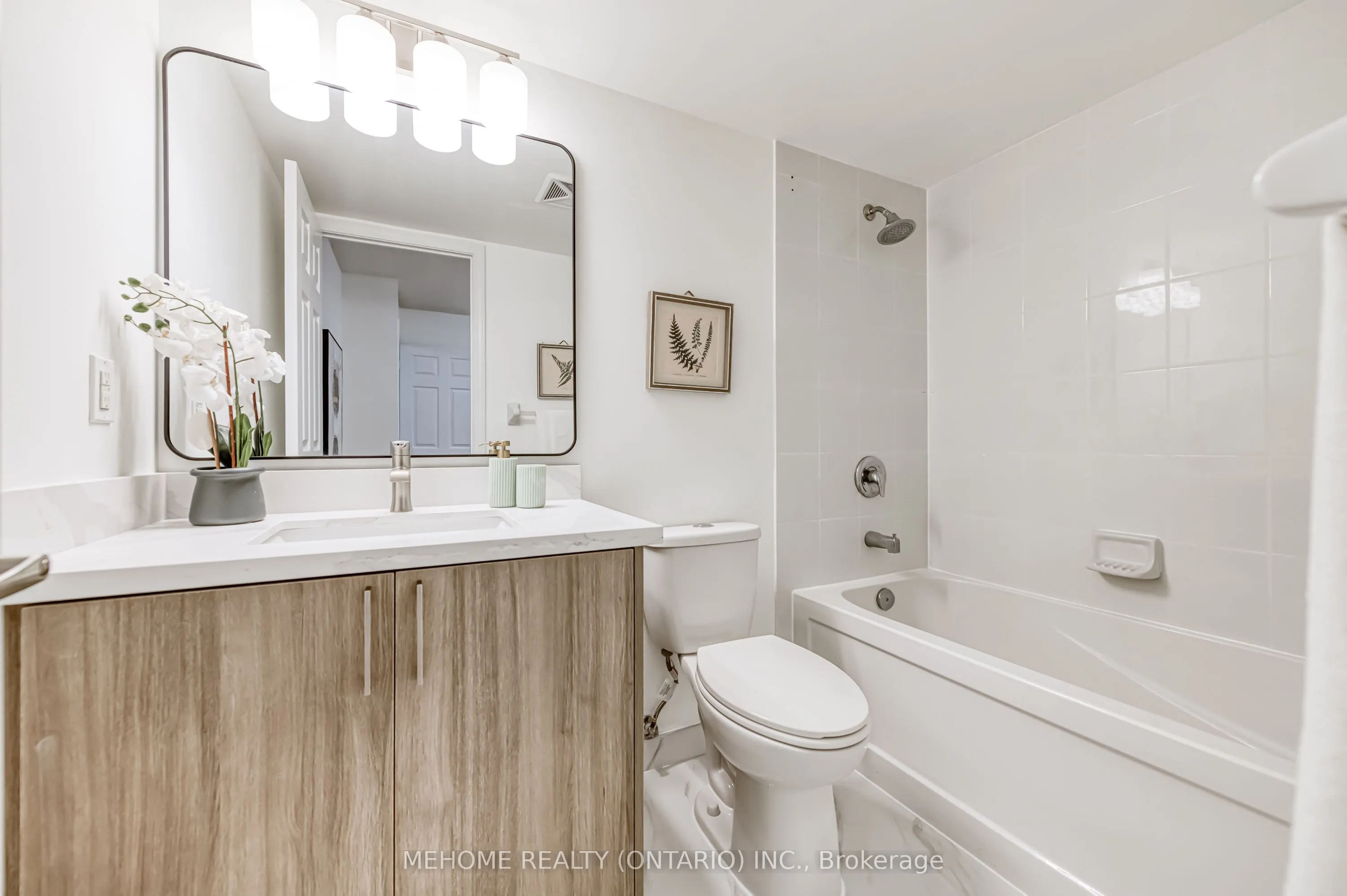 19 Grand Trunk Crescent, #702