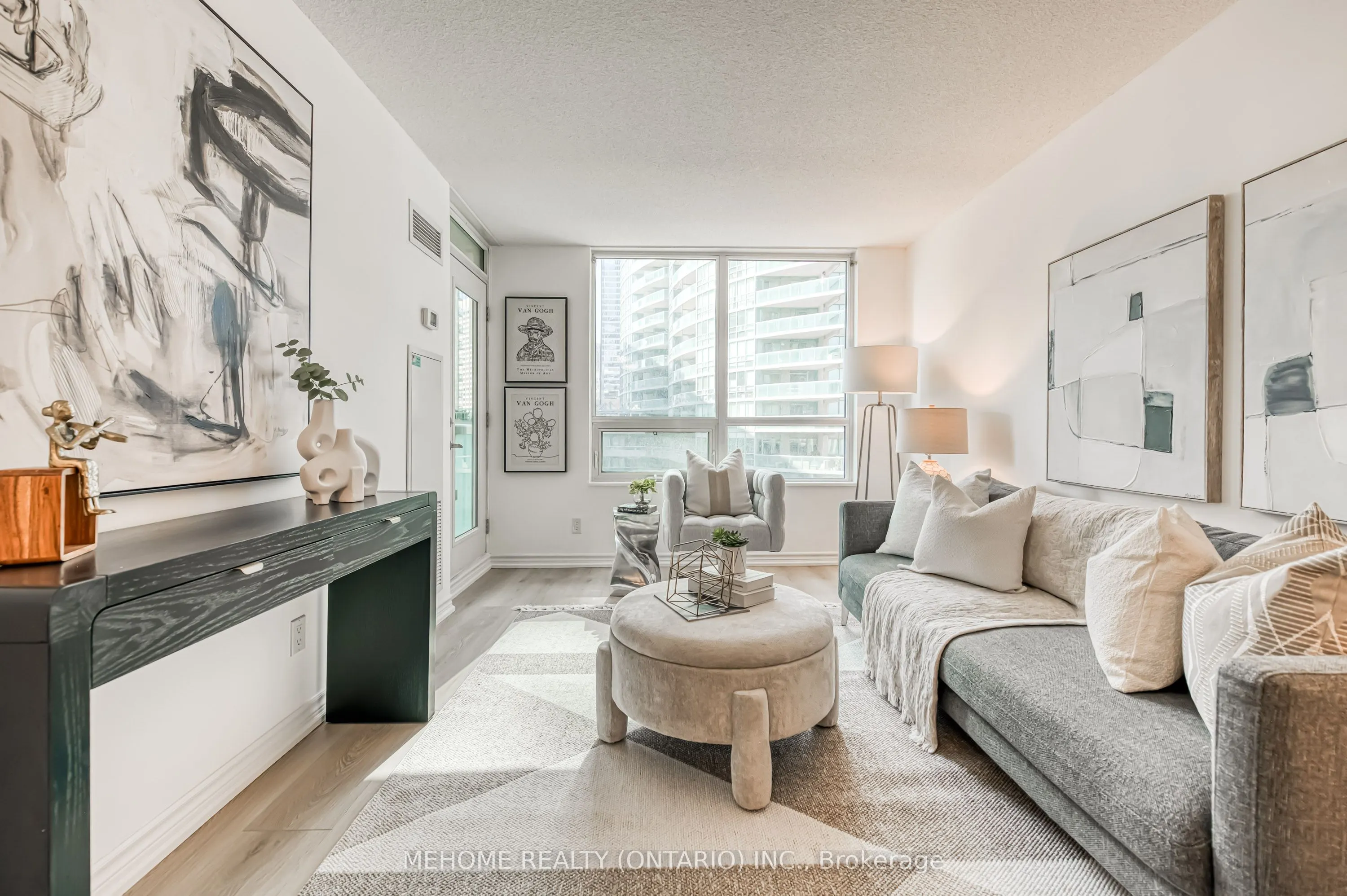 19 Grand Trunk Crescent, #702