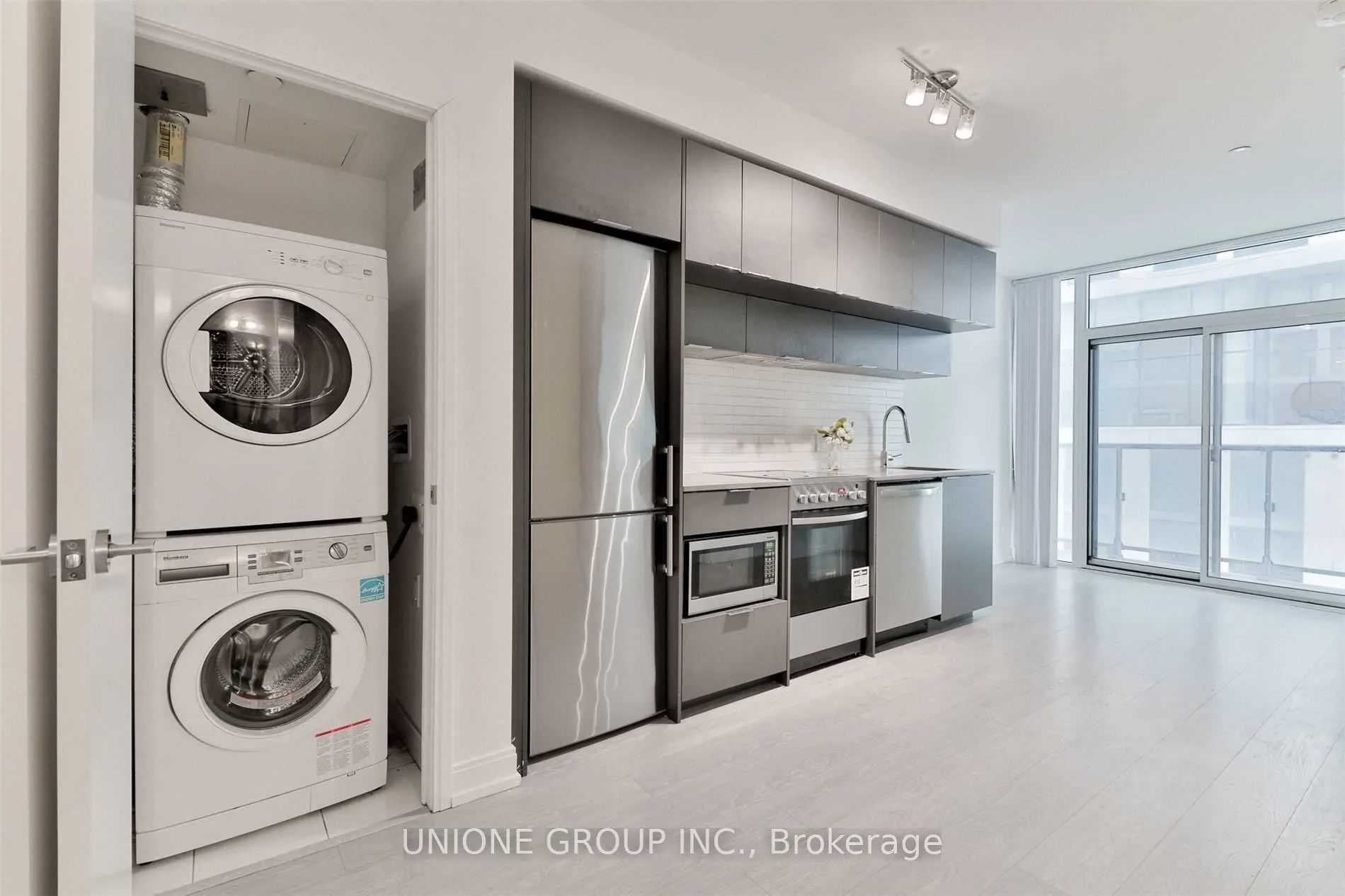 181 Dundas Street E, #502
