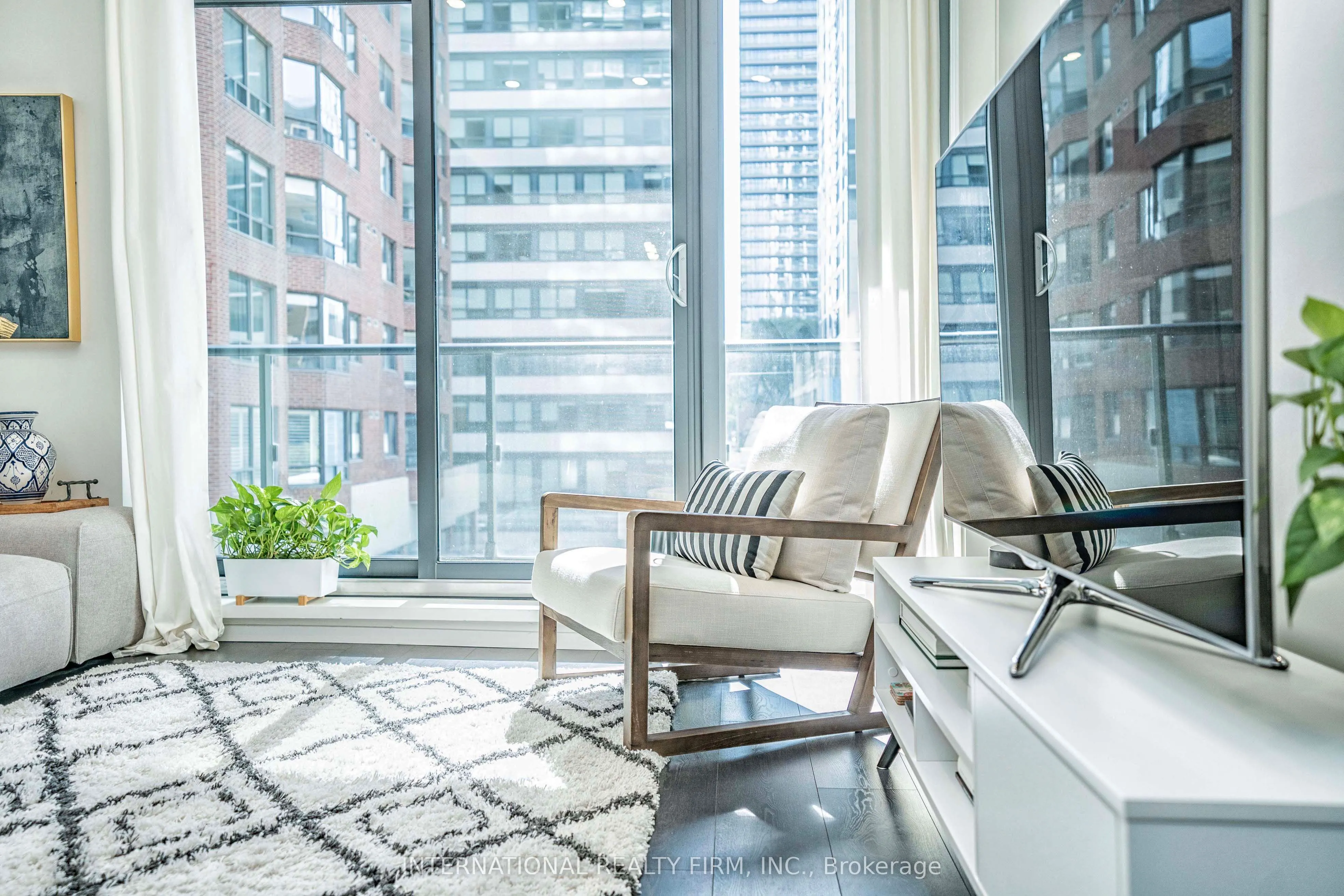 159 Dundas Street E, #403