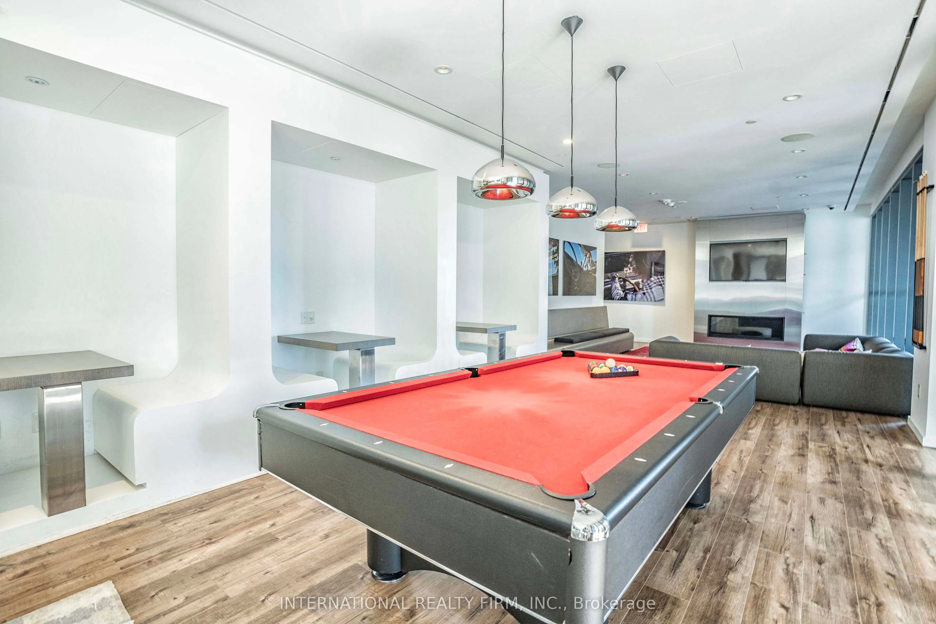 159 Dundas Street E, #403