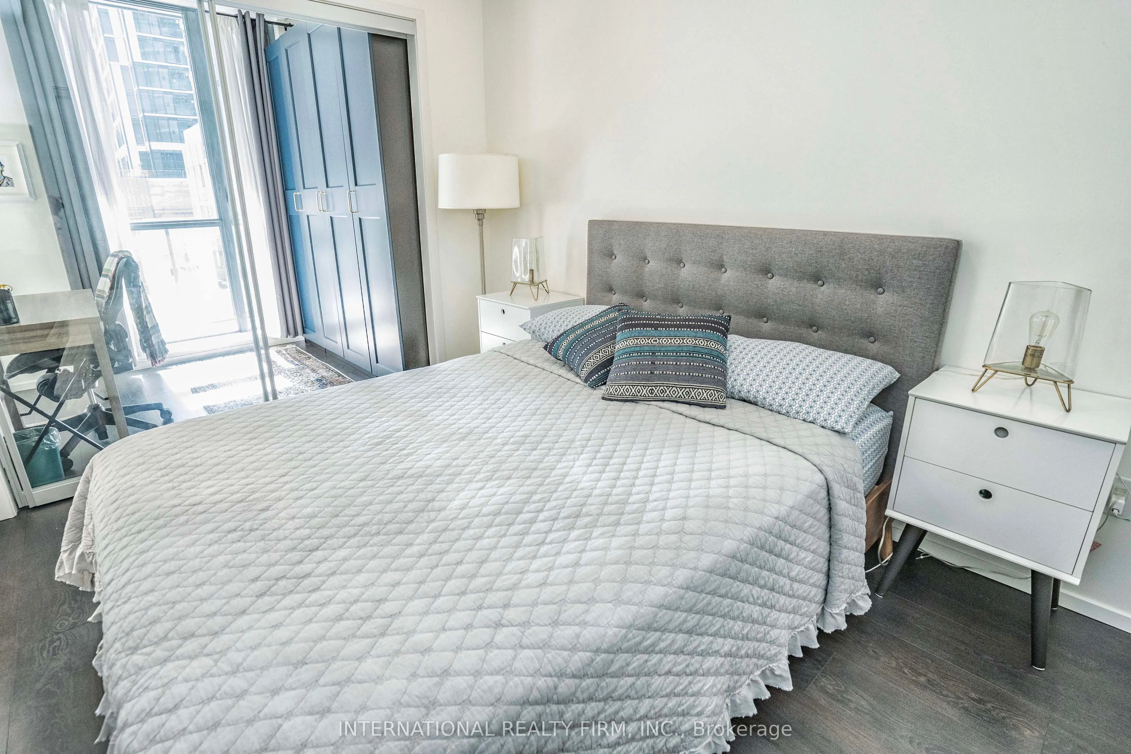 159 Dundas Street E, #403