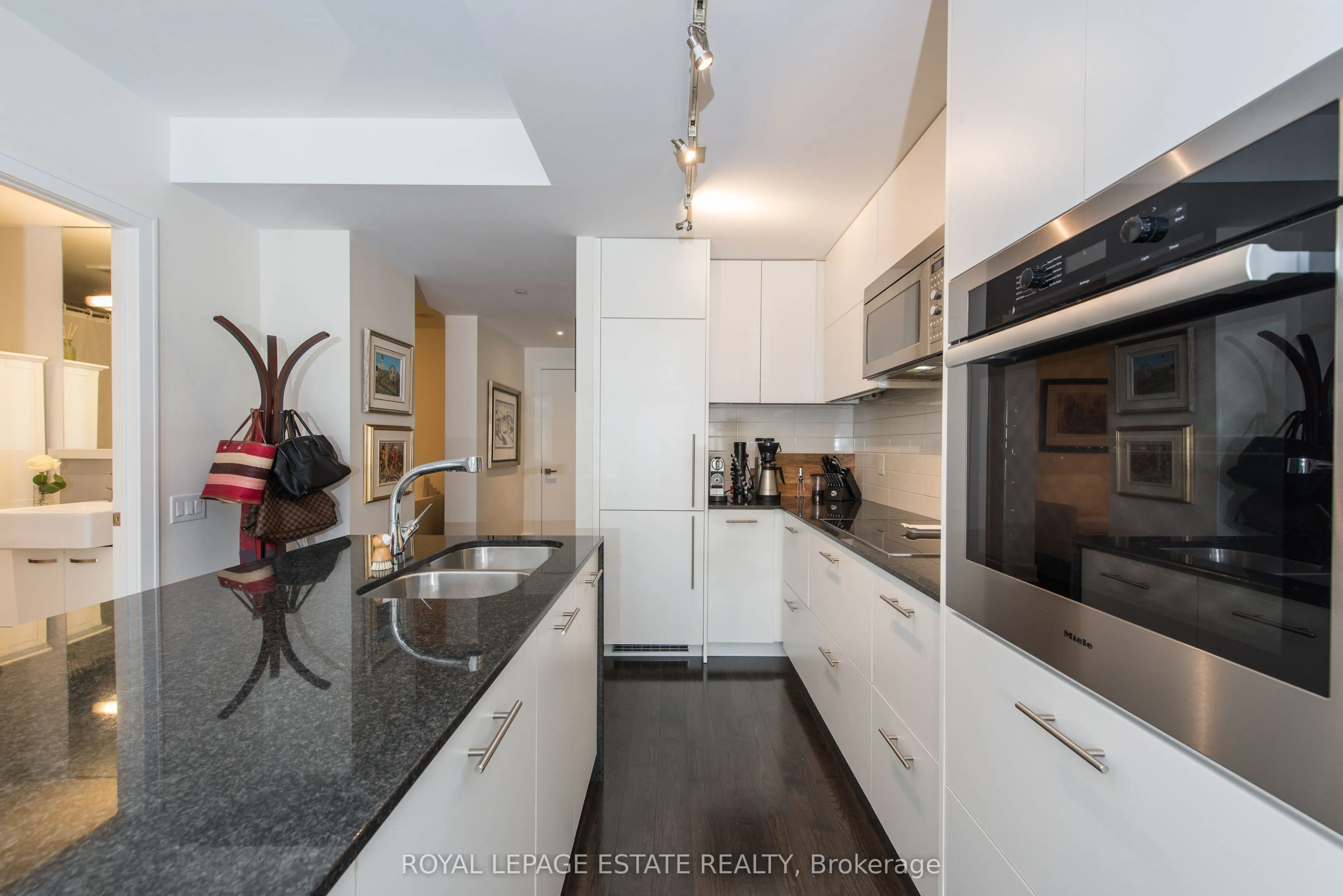 170 Avenue Road, #211