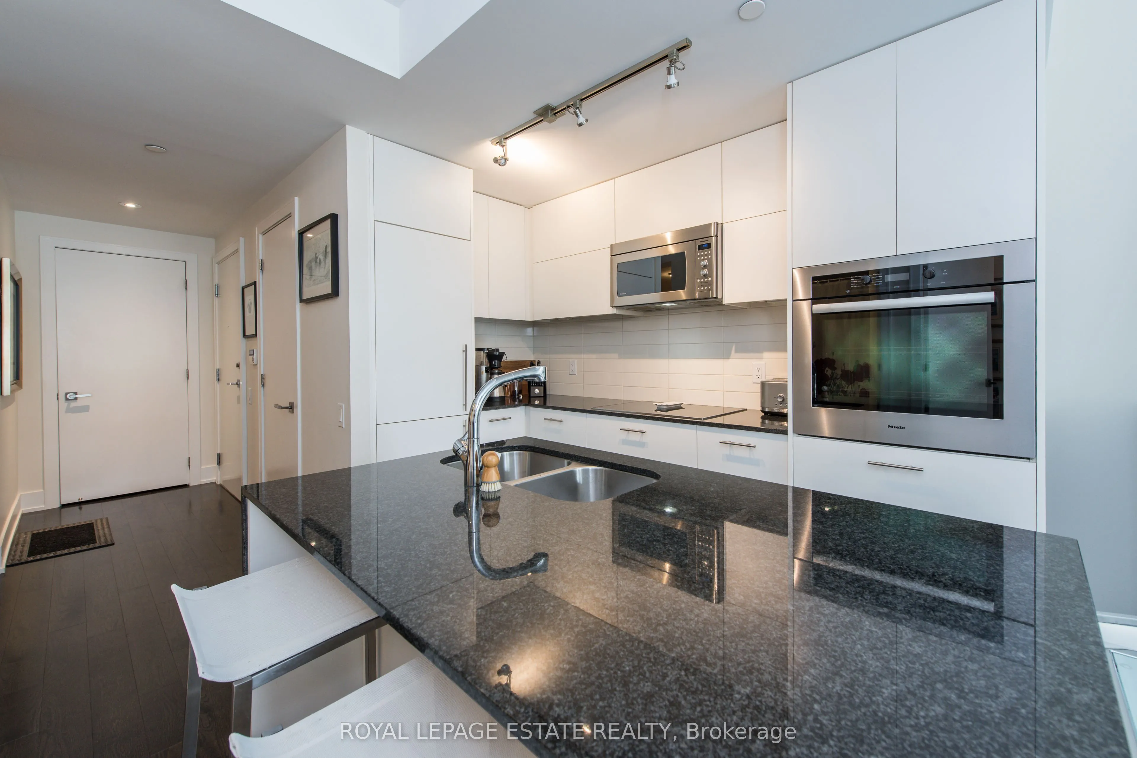170 Avenue Road, #211